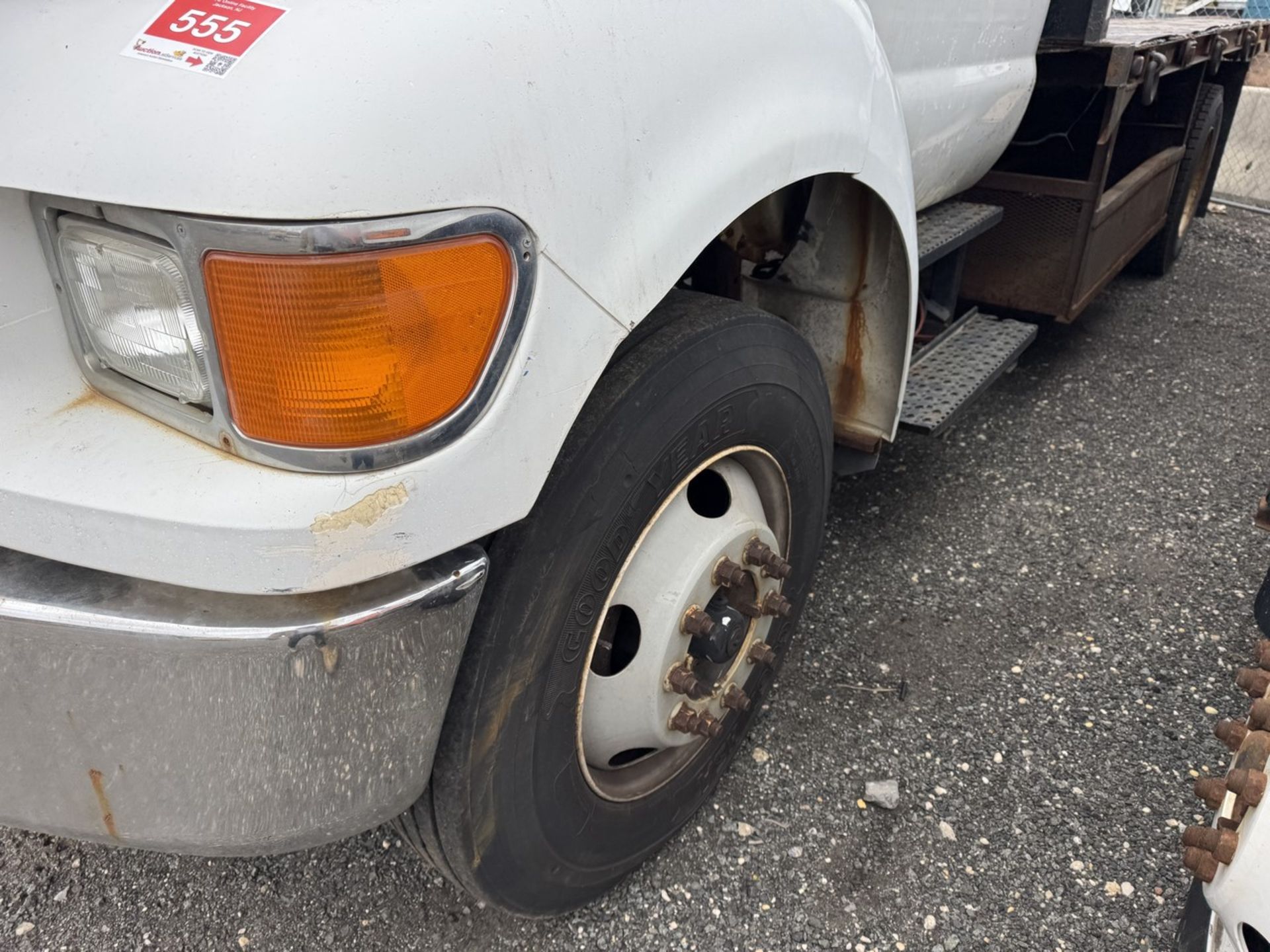2004 Ford F-650 Flat Bed 4x2 (INOPERABLE) - Image 6 of 23