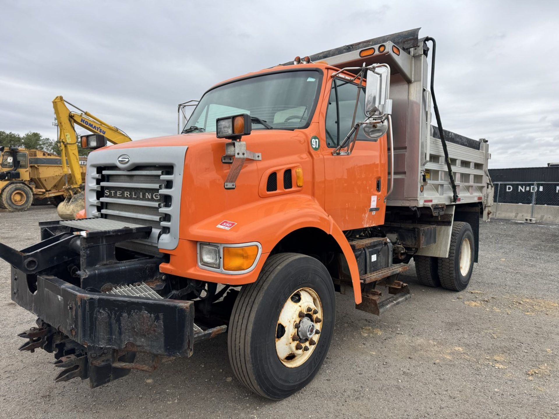 2004 Sterling Single Axle Dump - Image 12 of 34