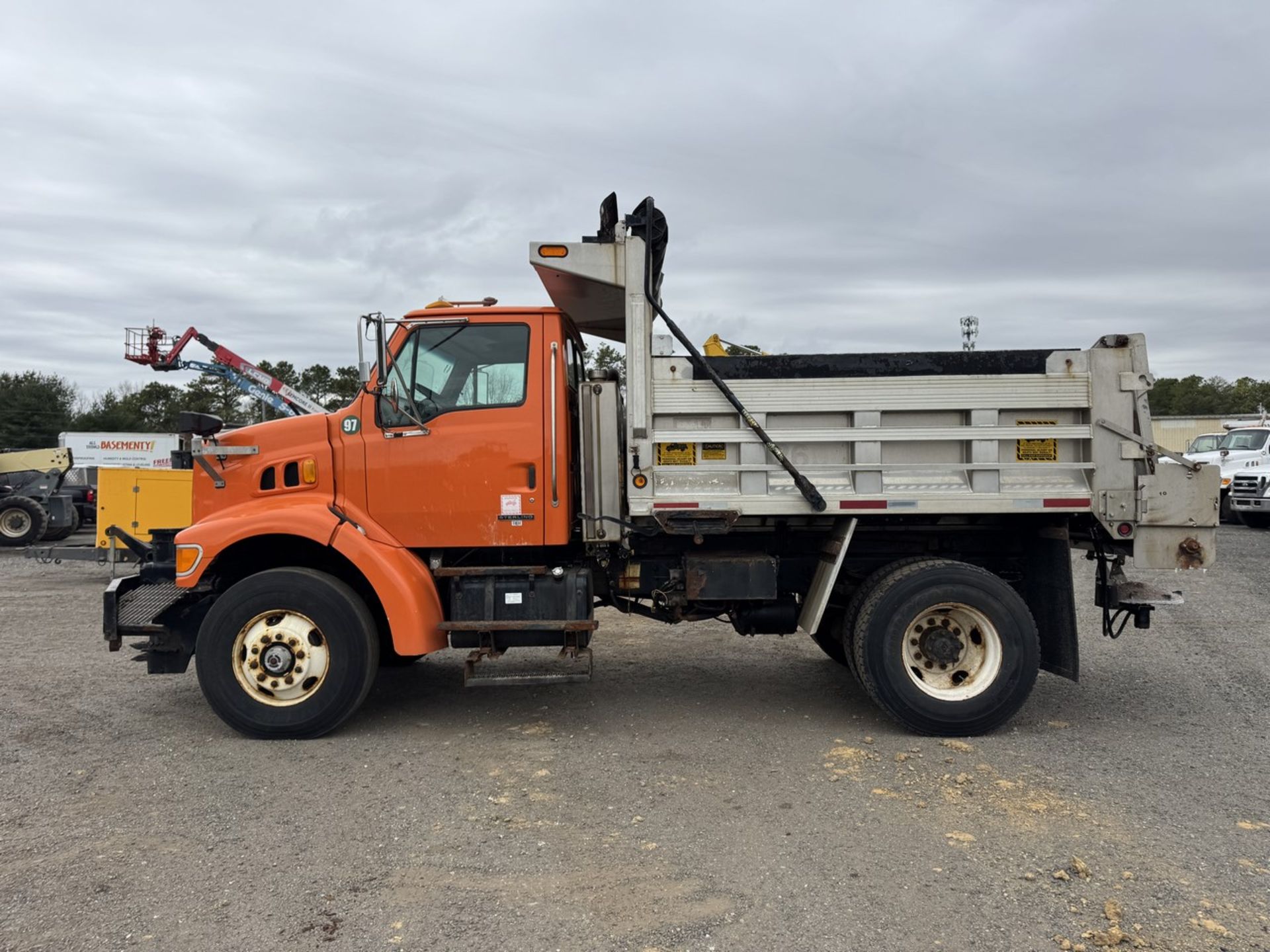 2004 Sterling Single Axle Dump - Image 11 of 34