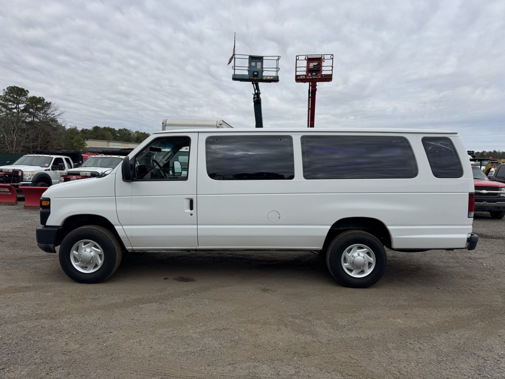 2008 Ford E-350 - Image 9 of 23