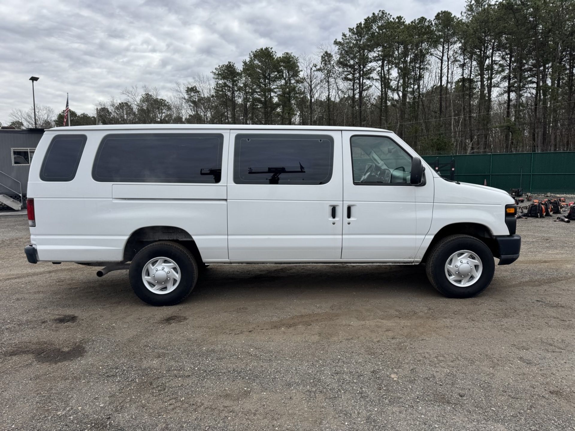 2008 Ford E-350 - Image 4 of 23