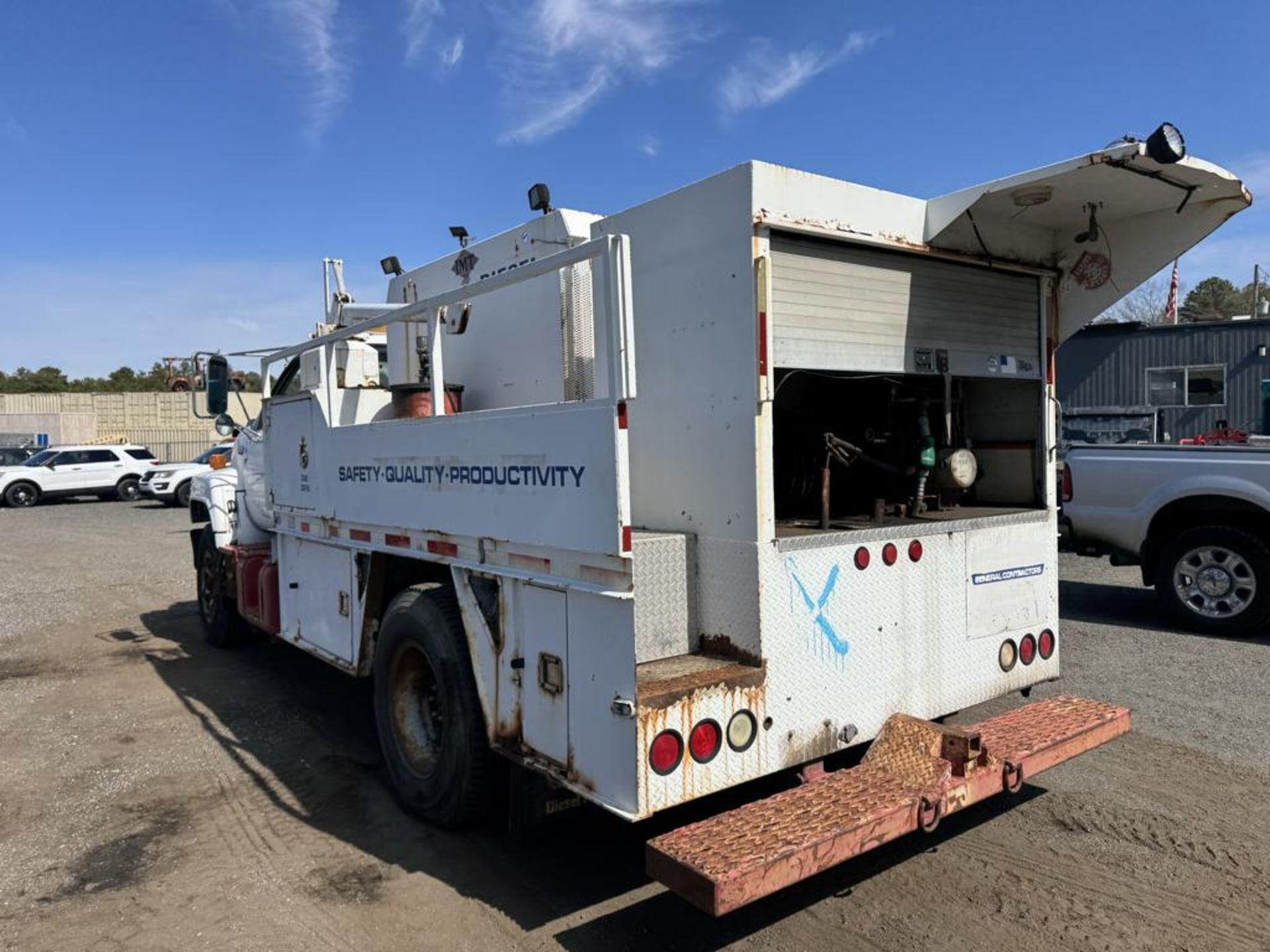 1991 GMC TopKick Lube Truck - Image 8 of 32