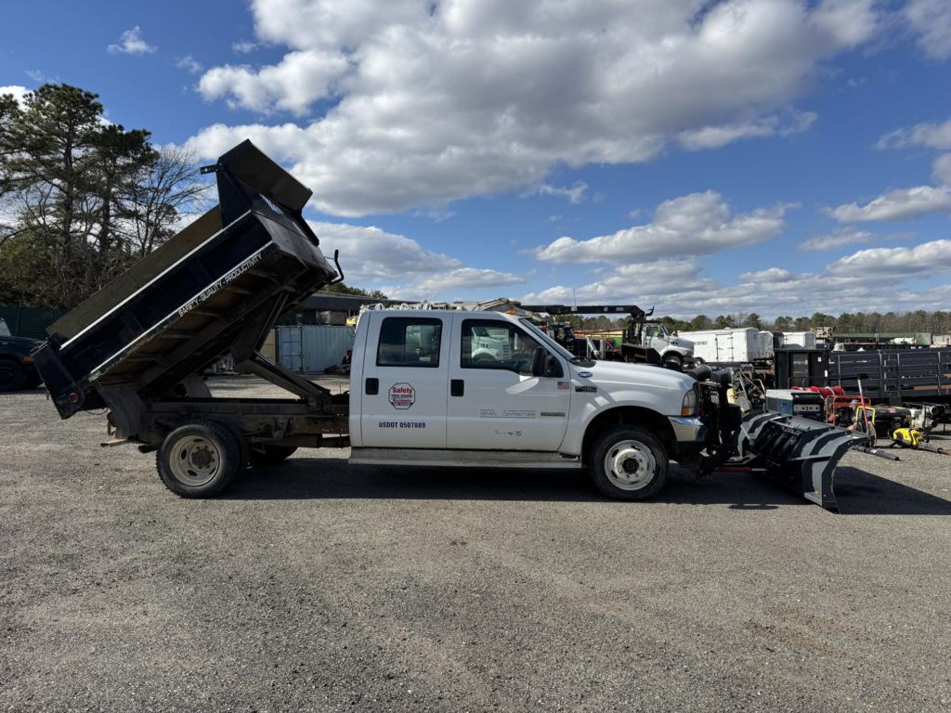 2004 Ford F-450 Mason Dump 4x4 w/ Plow - Image 2 of 32