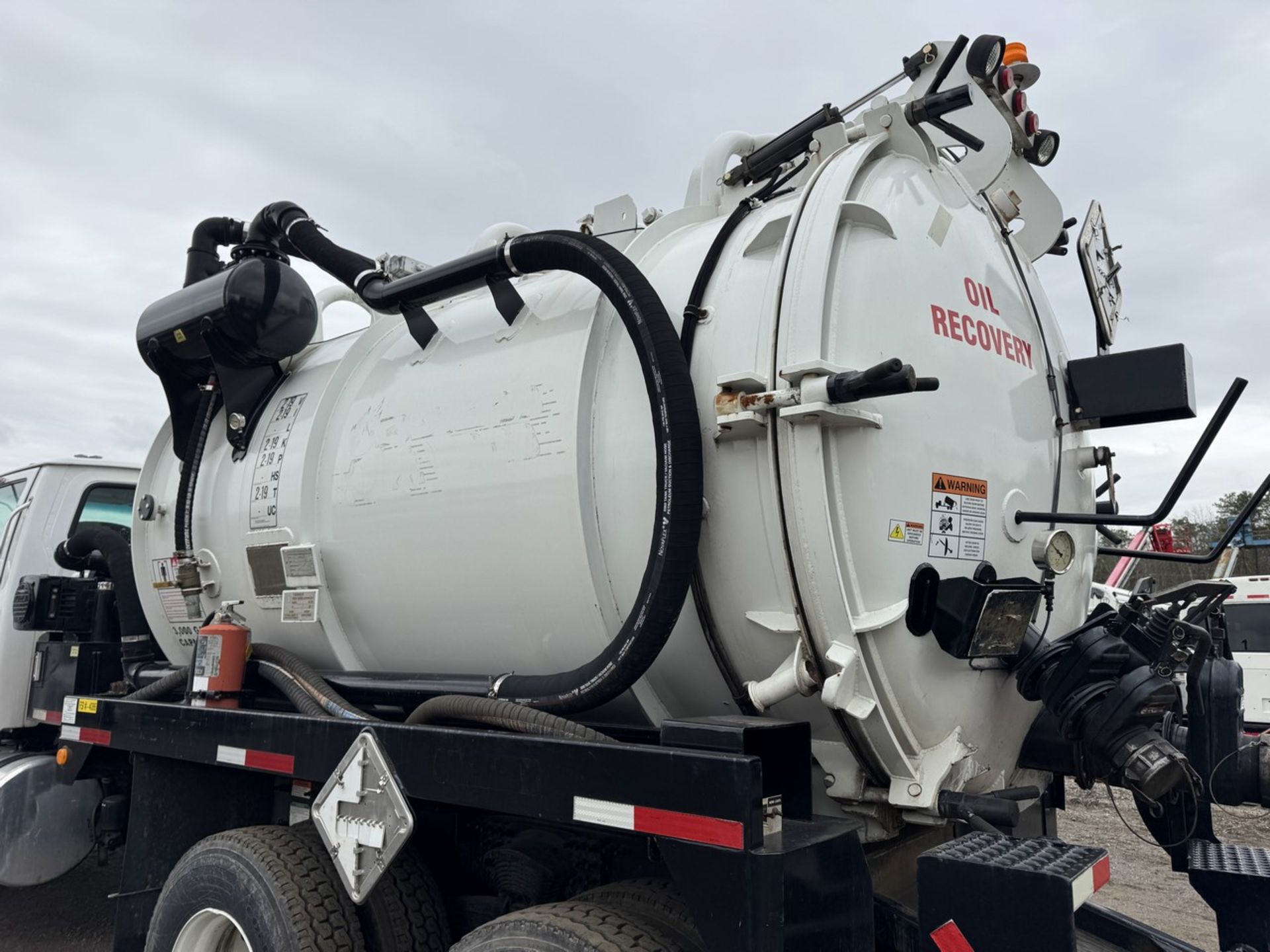 2004 Sterling L7500 Vacuum Loader Truck - Image 22 of 48