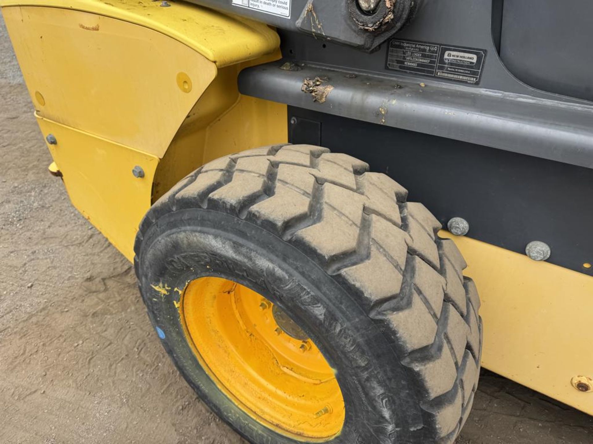 2013 New Holland L223 Skid Steer - Image 22 of 32
