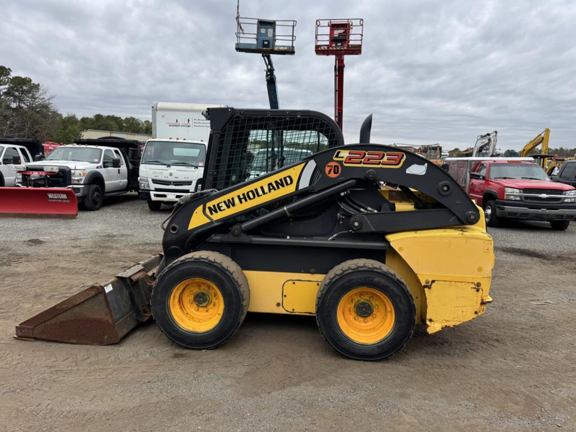 2013 New Holland L223 Skid Steer - Image 13 of 32