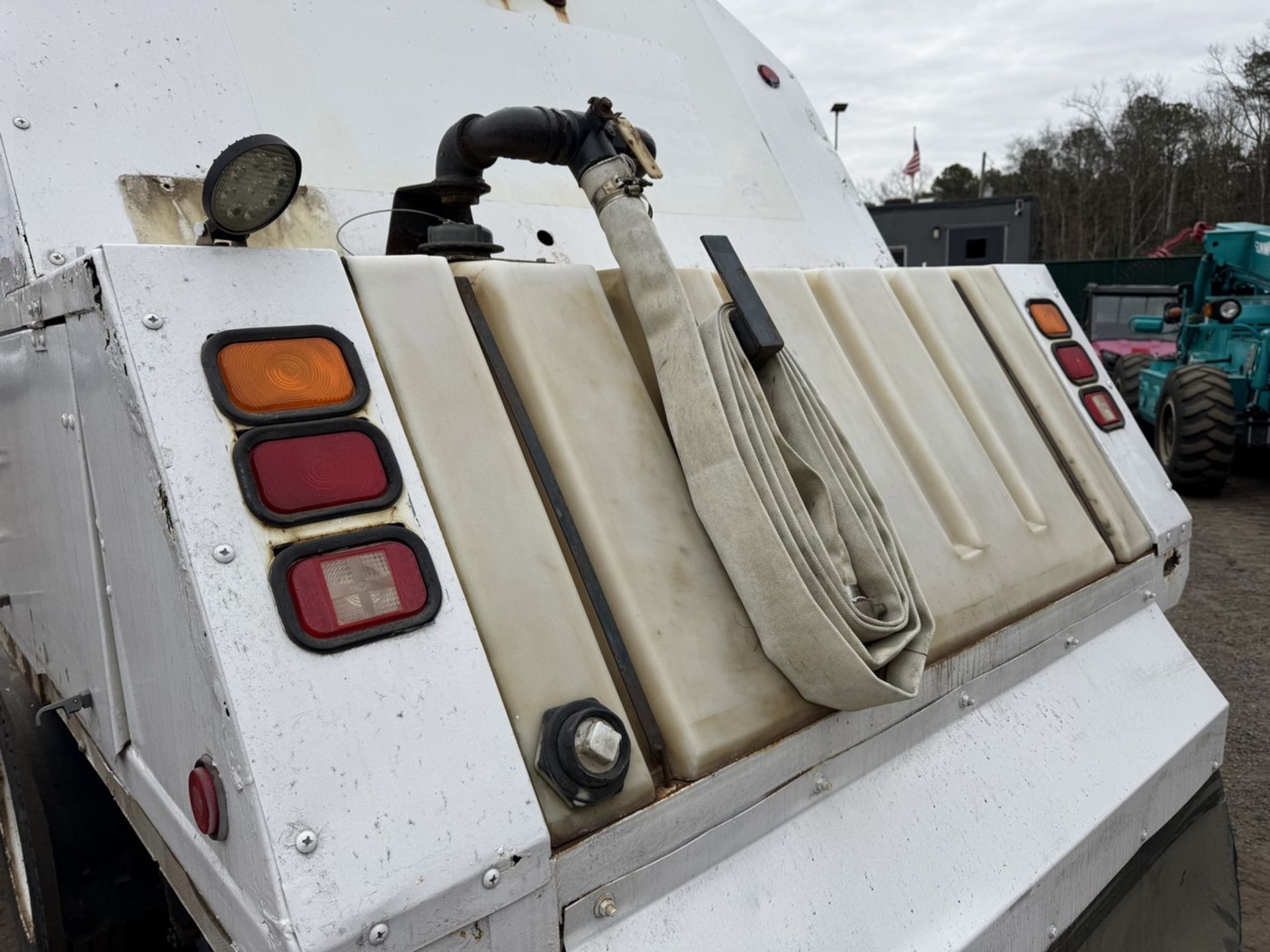 2003 GMC W5500 Sweep-Rite Husky Sweeper - Image 19 of 31