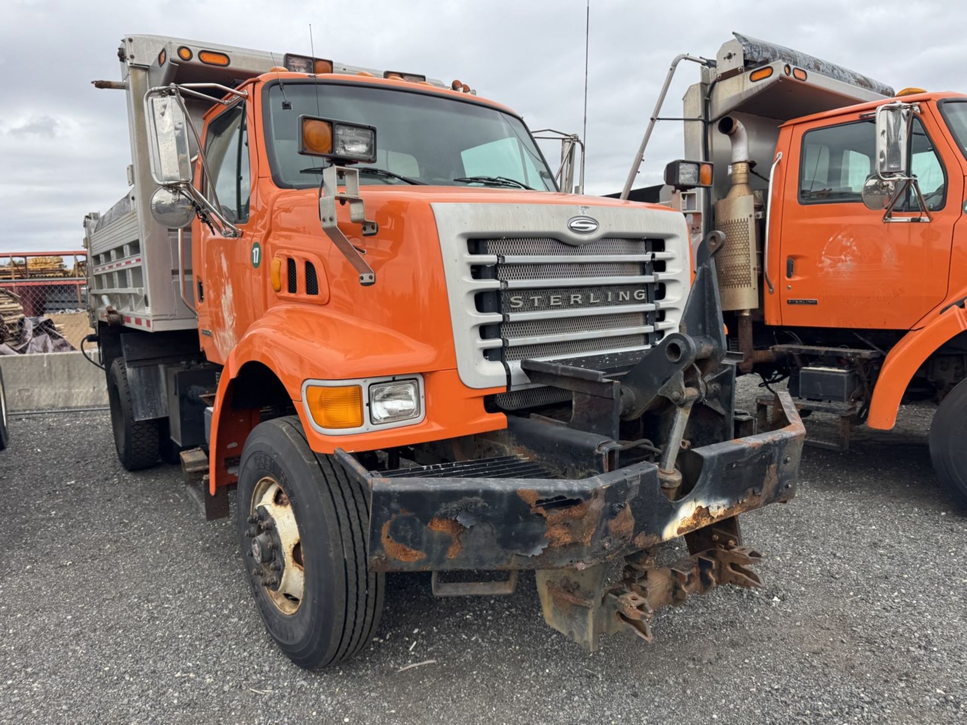 2004 Sterling Single Axle Dump (INOPERABLE) - Image 3 of 28