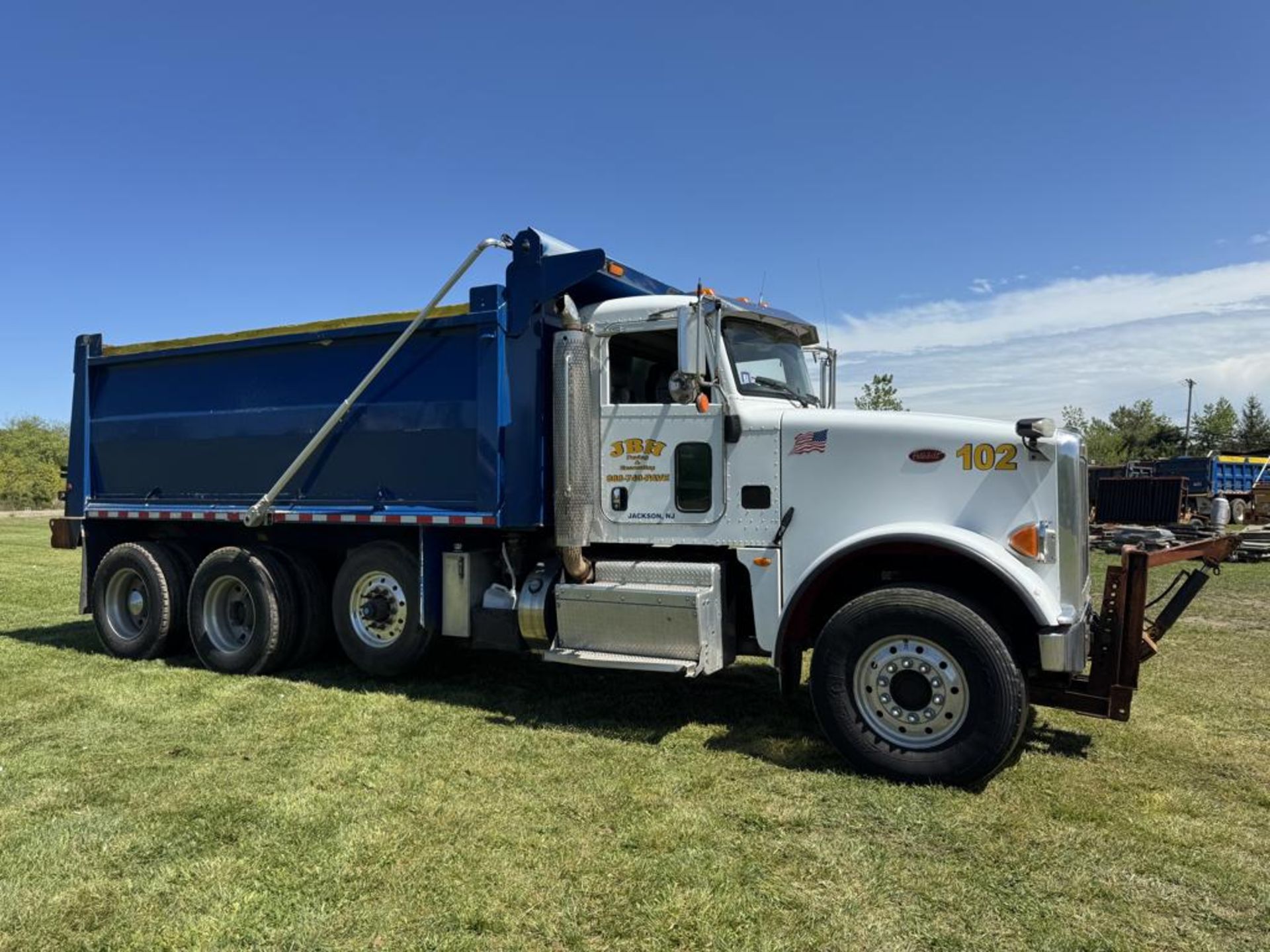 2016 Peterbilt 367 Tri-Axle Dump - Image 3 of 54