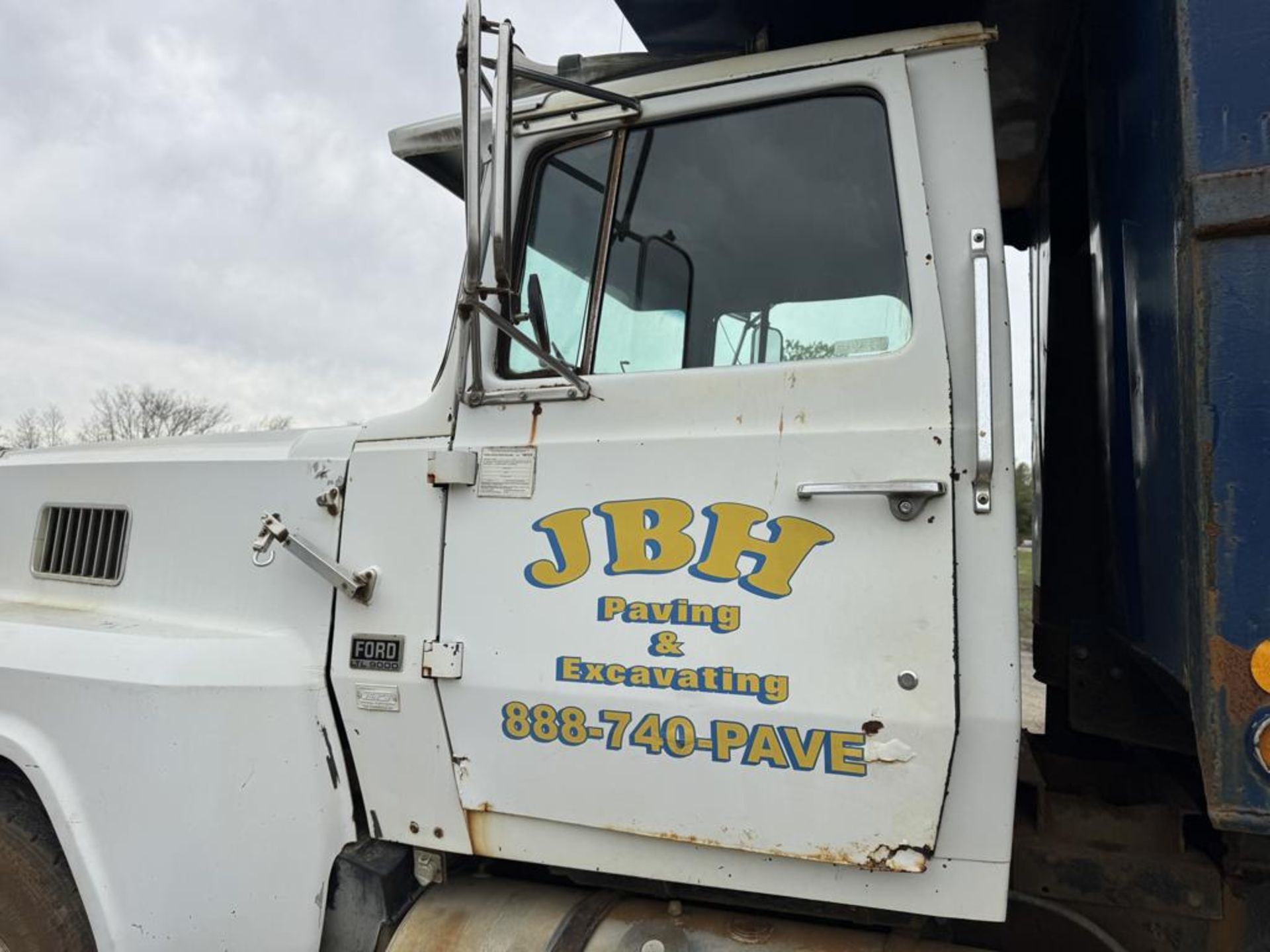 1986 Ford LTL 9000 Tandem Dump - Image 14 of 38