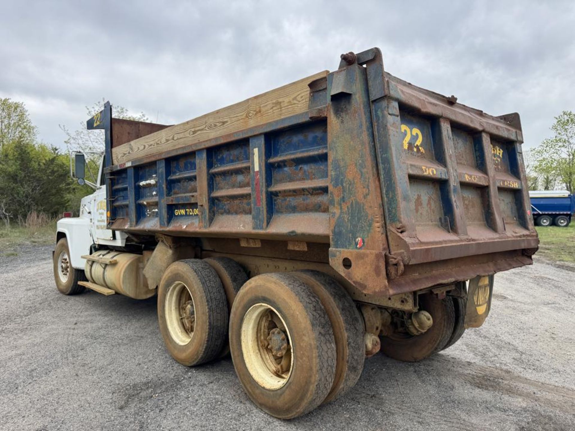 1986 Ford LTL 9000 Tandem Dump - Image 12 of 38