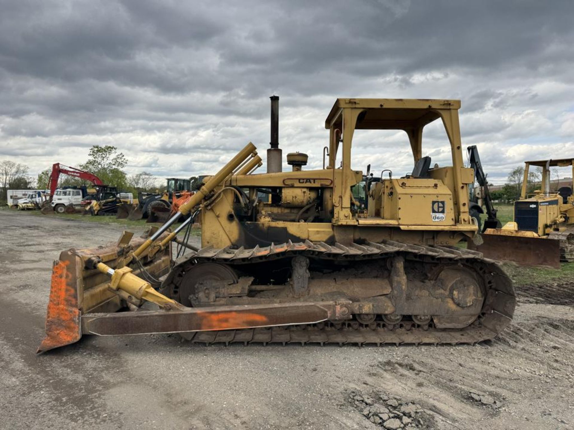Caterpillar D6D Crawler Dozer - Image 8 of 33