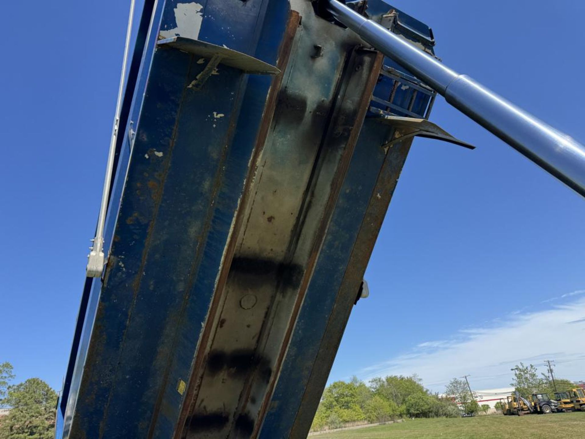 2016 Peterbilt 367 Tri-Axle Dump - Image 34 of 54