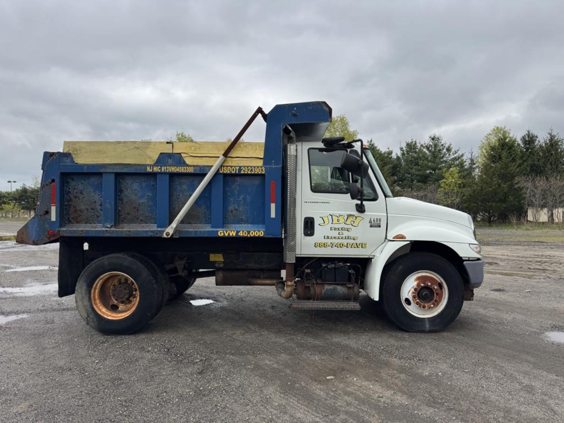 2006 International 4400 Single Axle Dump - Image 3 of 21