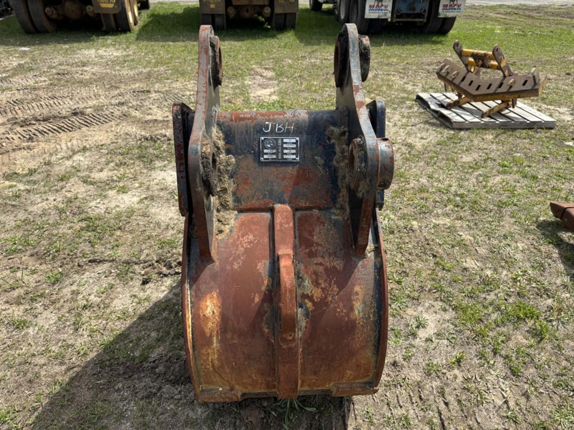 AIM John Deere 230 30" Excavator Bucket - Image 5 of 6