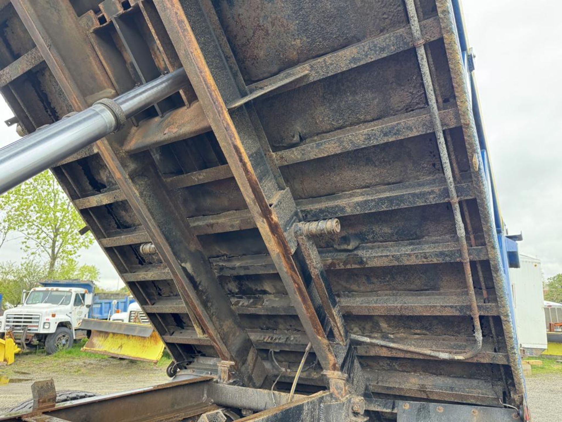 1999 Mack RD688SX Tandem Dump - Image 35 of 44