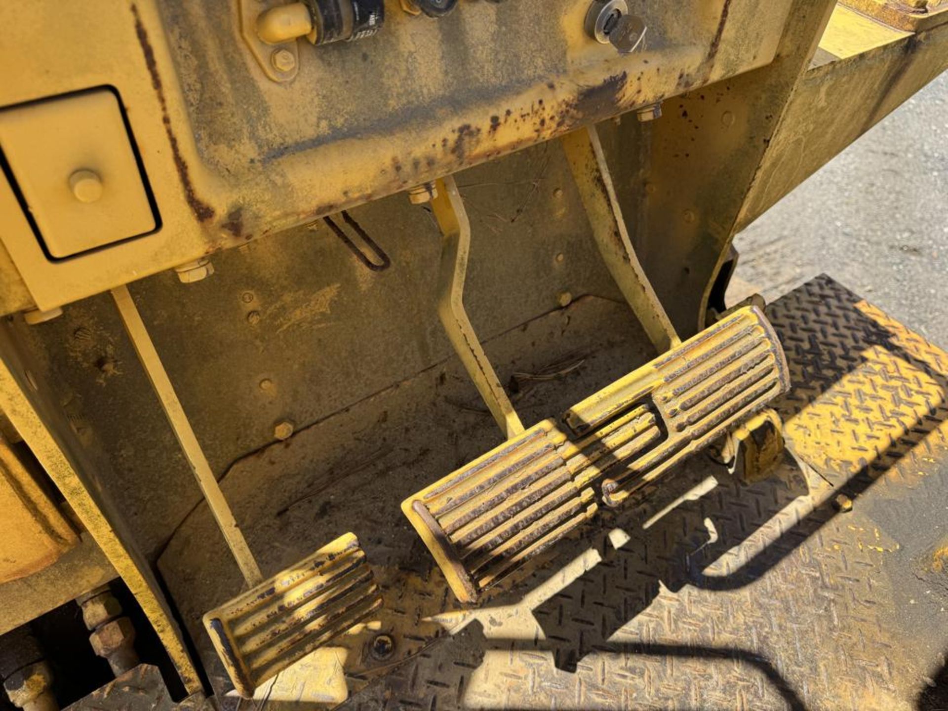 Komatsu D31A-17 Crawler Dozer - Image 25 of 27