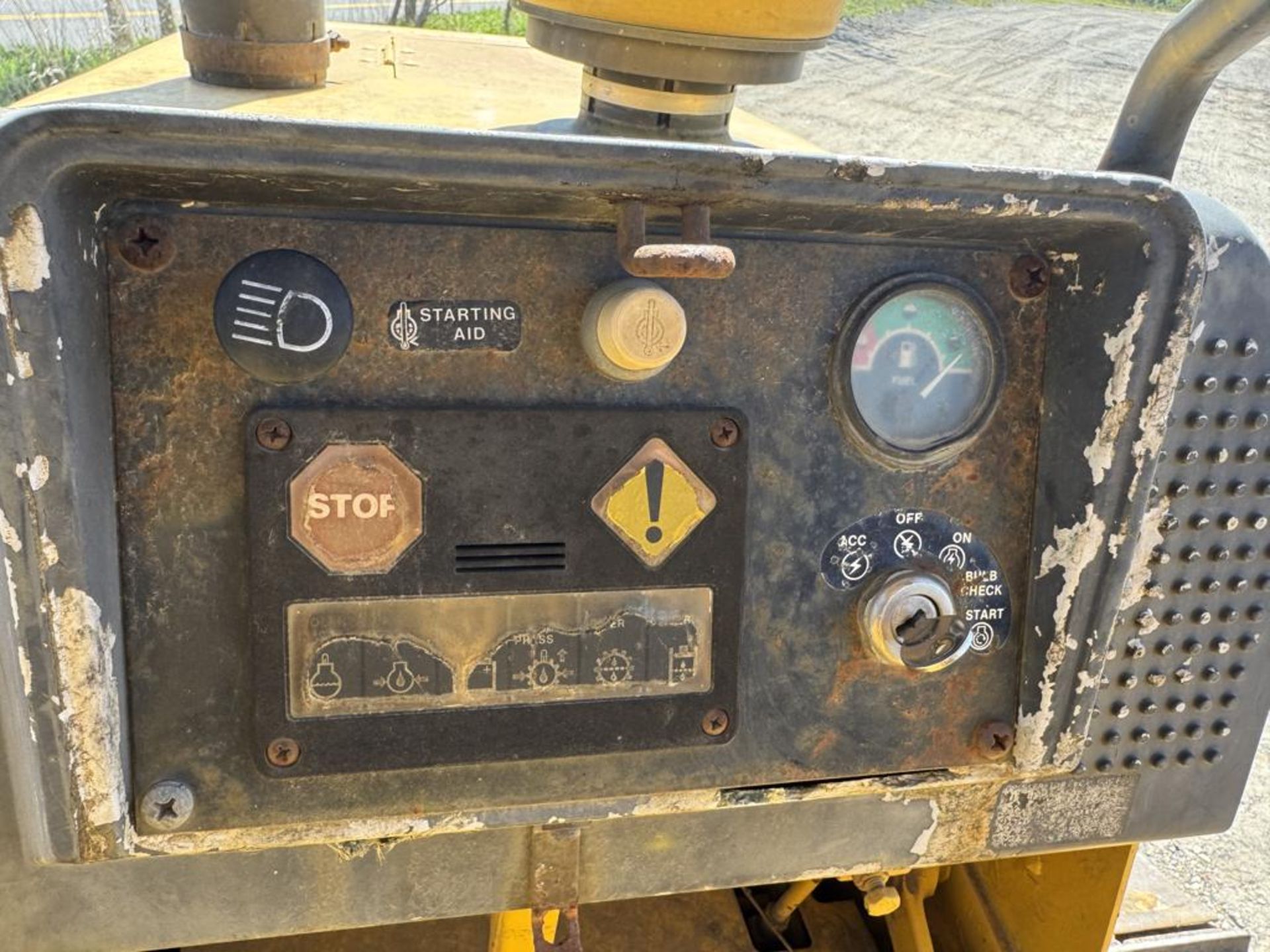 John Deere 450G Crawler Dozer - Image 22 of 25