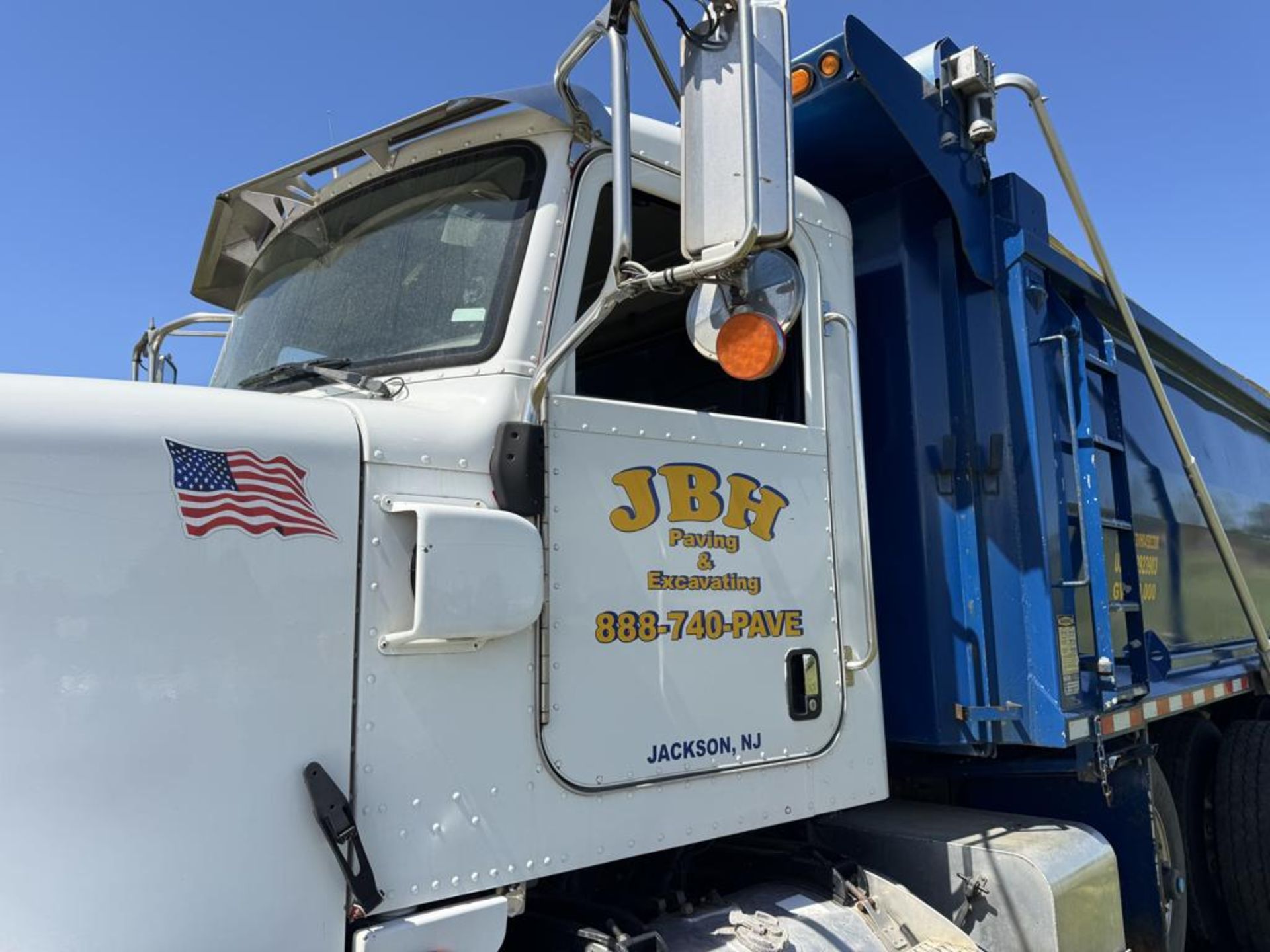 2016 Peterbilt 367 Tri-Axle Dump - Image 16 of 54
