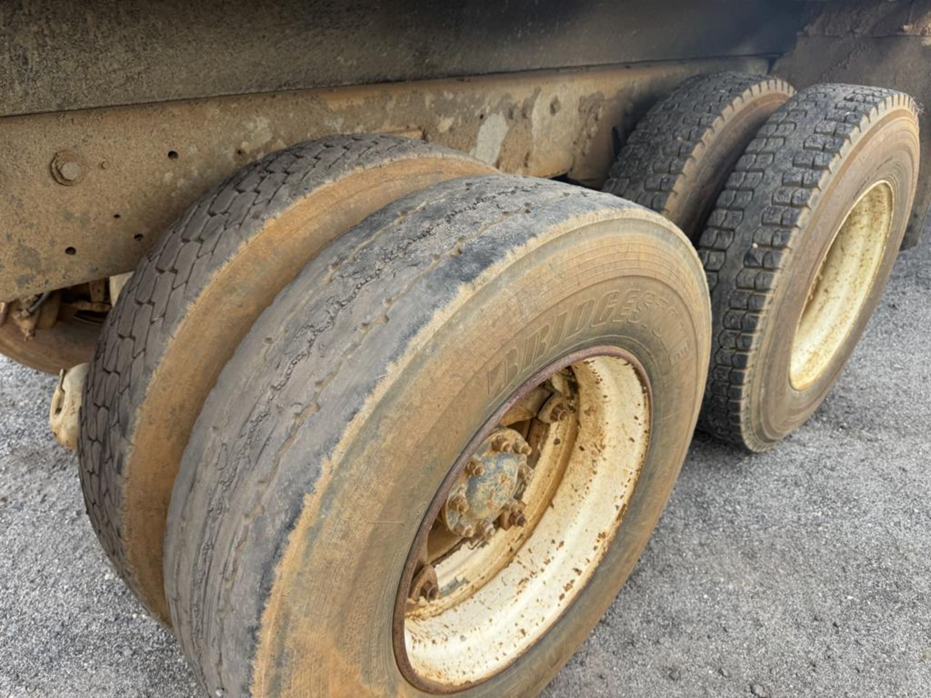 1986 Ford LTL 9000 Tandem Dump - Image 23 of 38