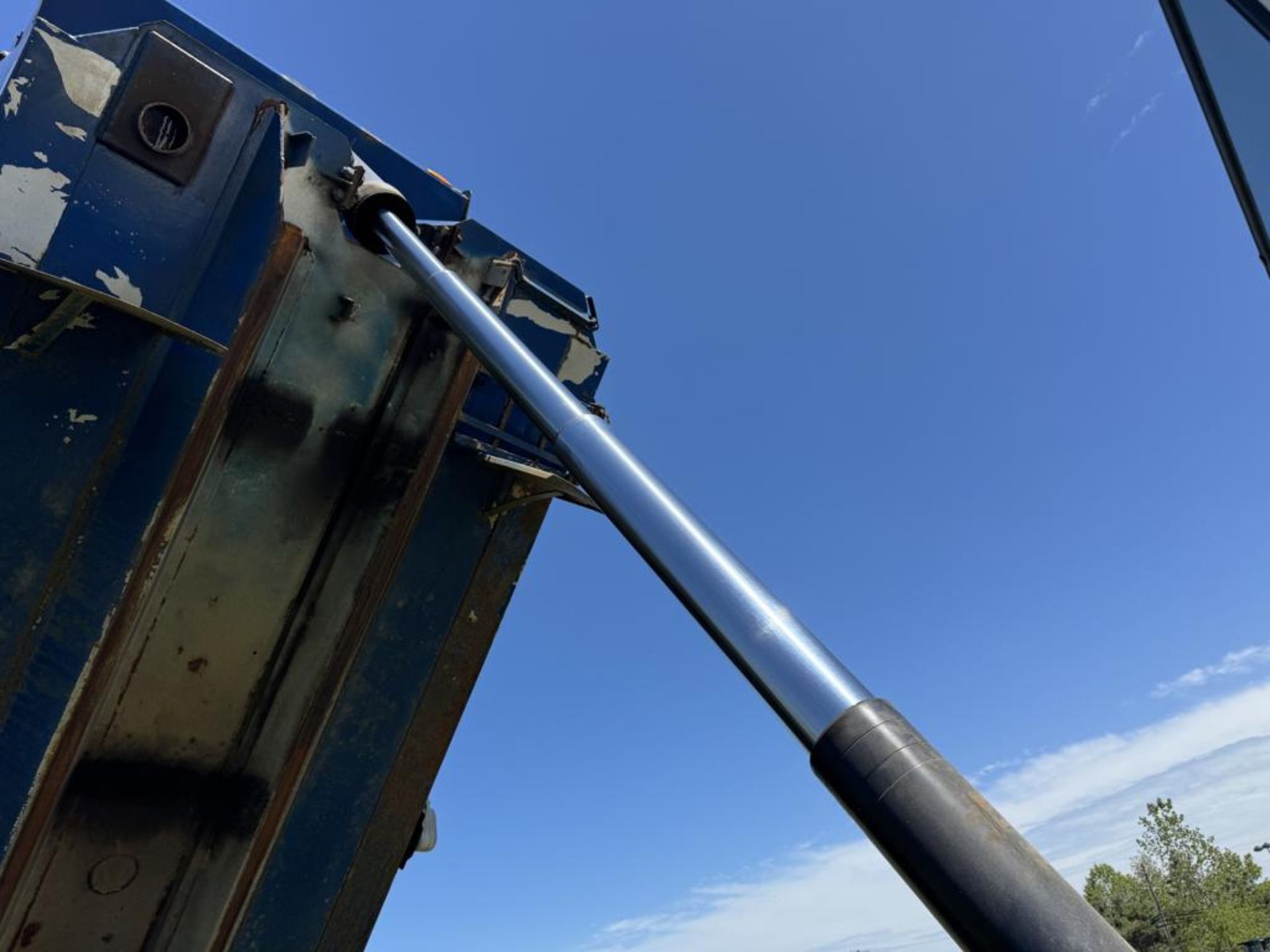 2016 Peterbilt 367 Tri-Axle Dump - Image 33 of 54