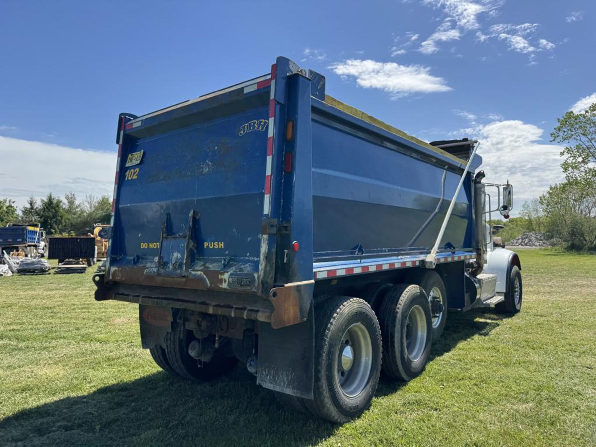 2016 Peterbilt 367 Tri-Axle Dump - Image 7 of 54