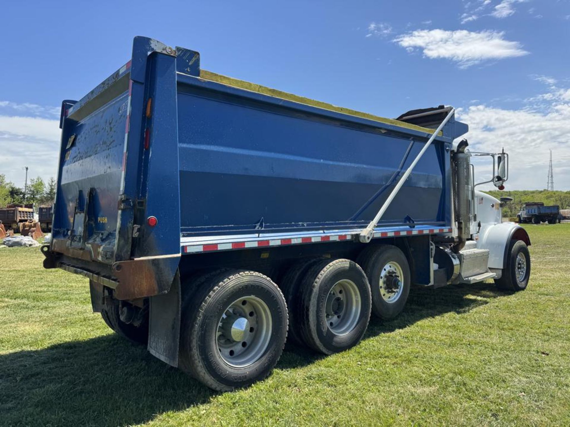 2016 Peterbilt 367 Tri-Axle Dump - Image 6 of 54