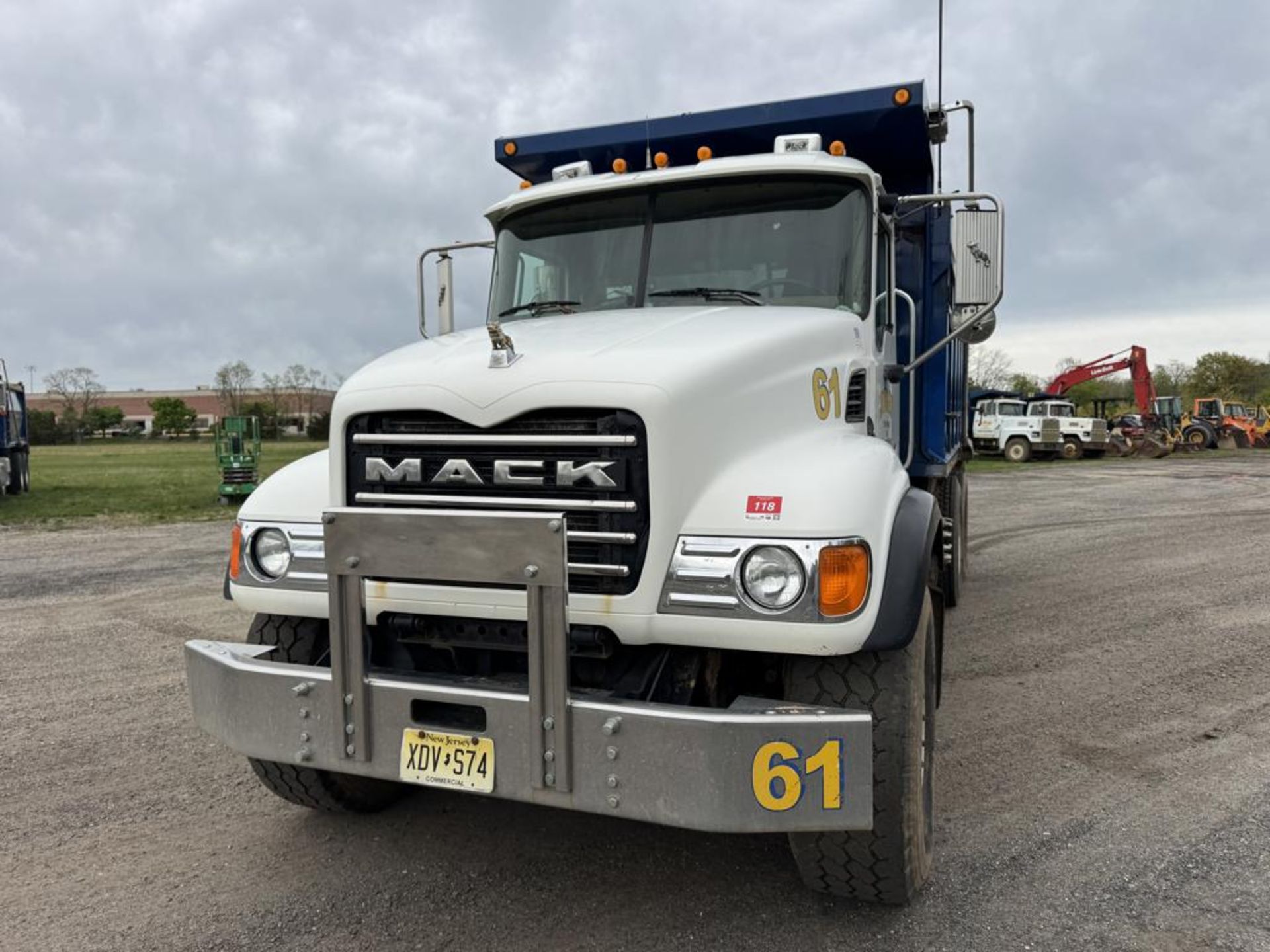 2006 Mack Granite Tri-Axle Dump - Image 4 of 44