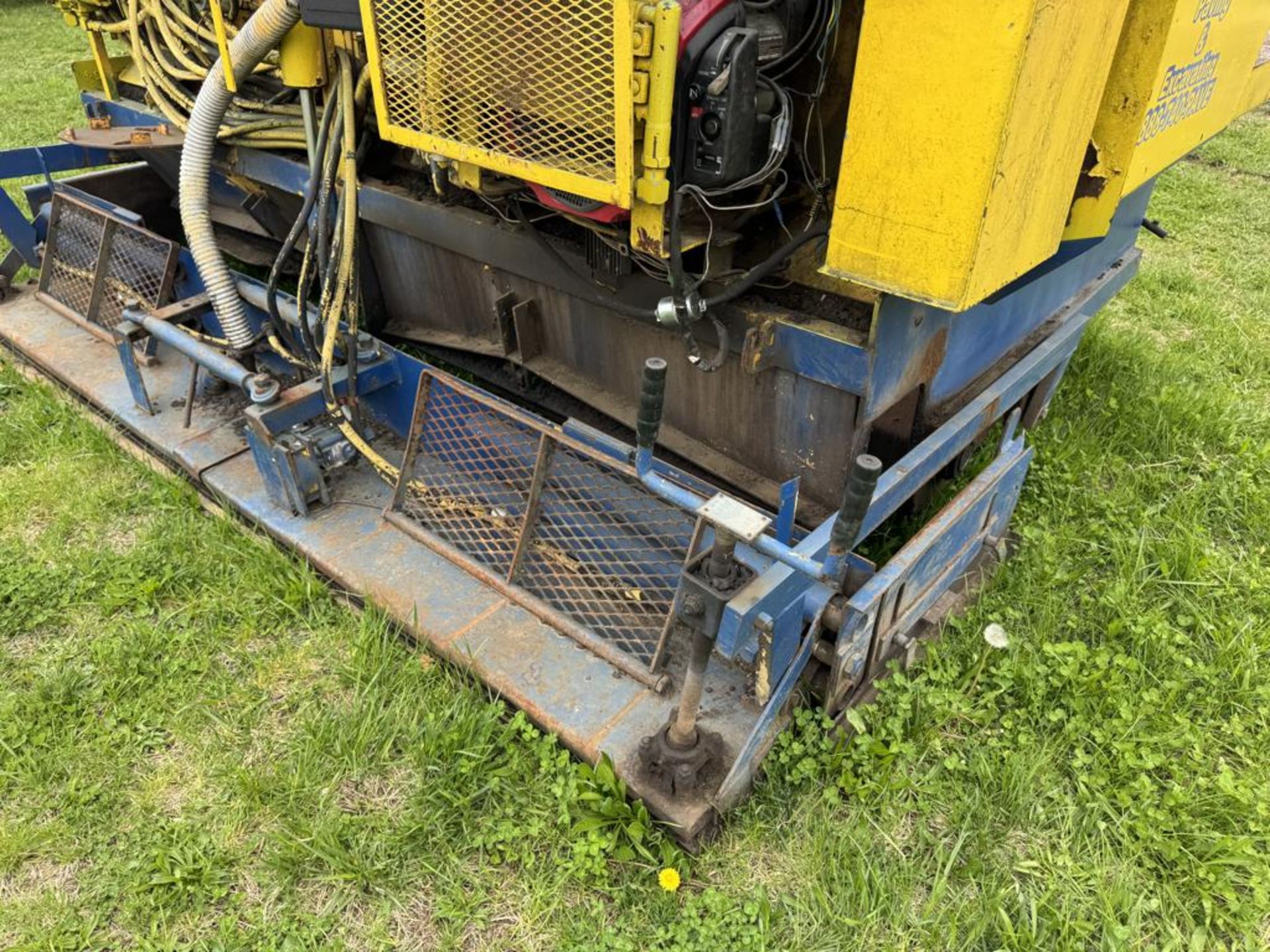 GEHL Powerbox T450 Asphalt Paver - Image 14 of 19
