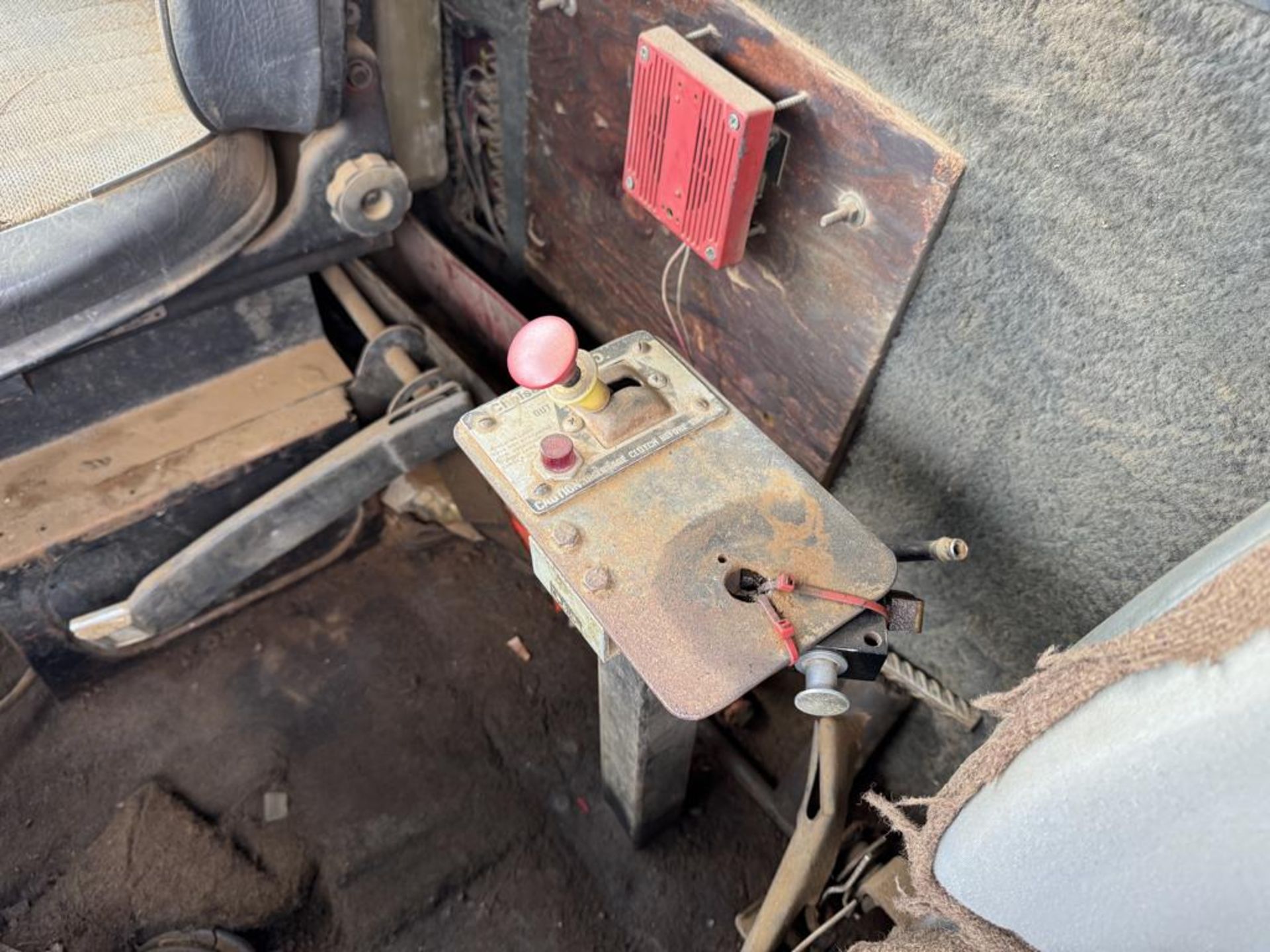 1986 Ford LTL 9000 Tandem Dump - Image 32 of 38