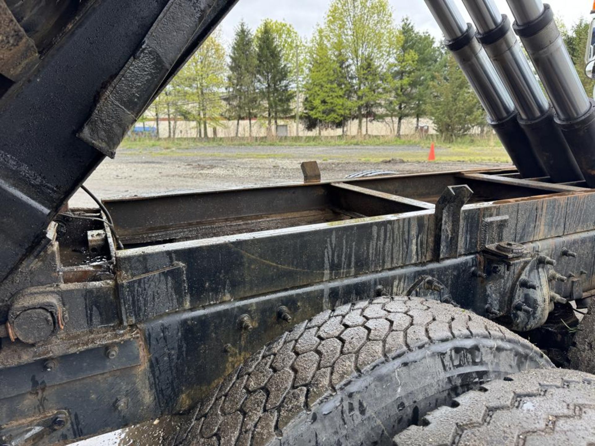 1999 Mack RD688SX Tandem Dump - Image 31 of 44