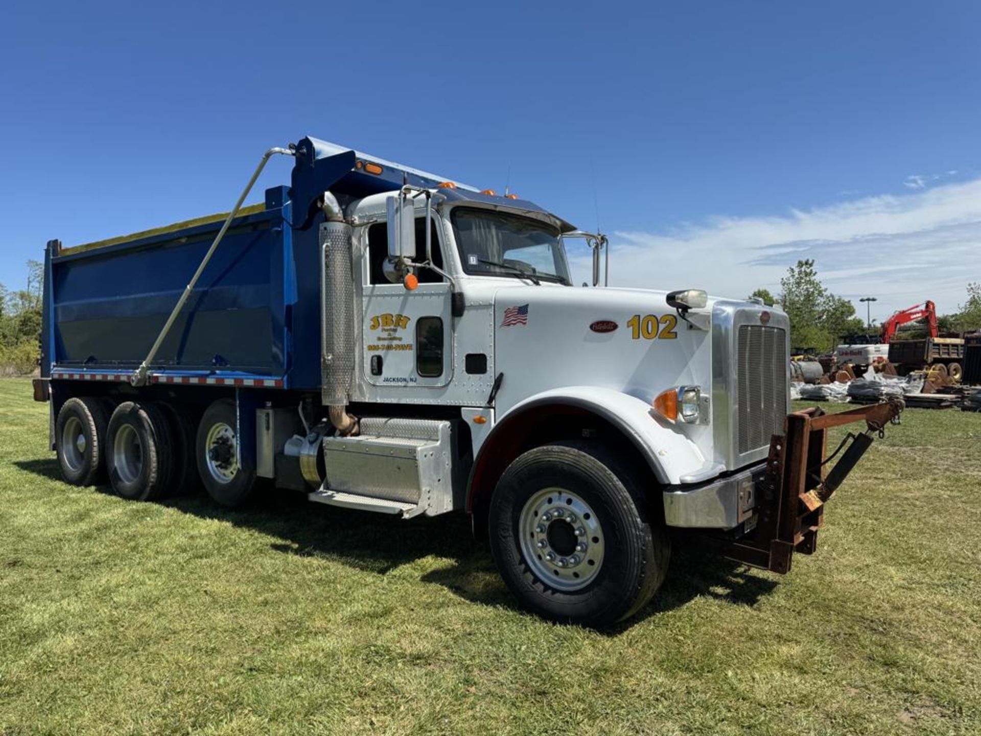 2016 Peterbilt 367 Tri-Axle Dump - Image 2 of 54