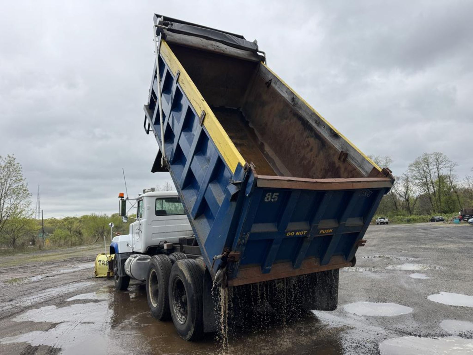 2002 Mack RD688SX Tandem Dump - Image 34 of 47