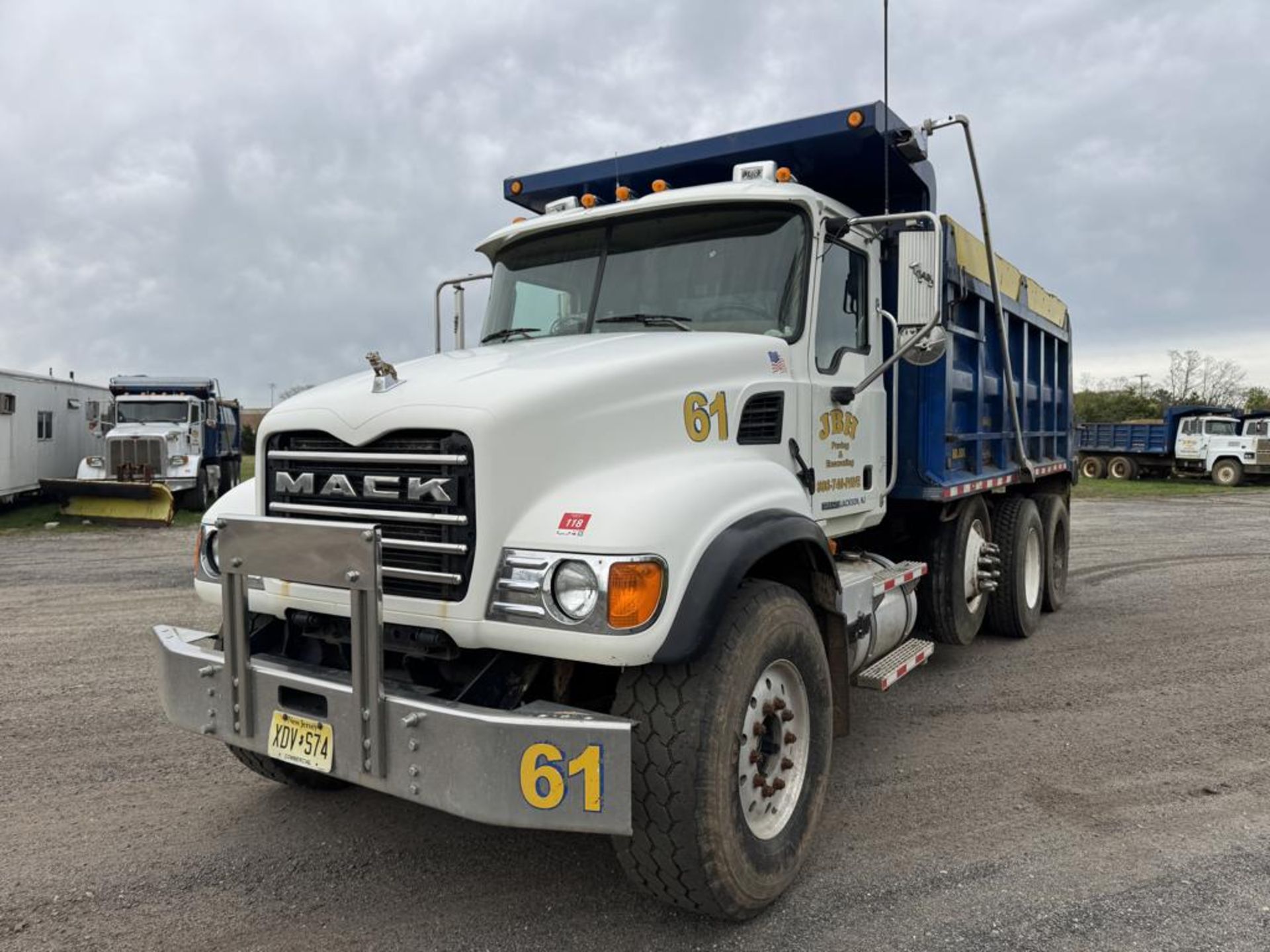 2006 Mack Granite Tri-Axle Dump - Image 3 of 44