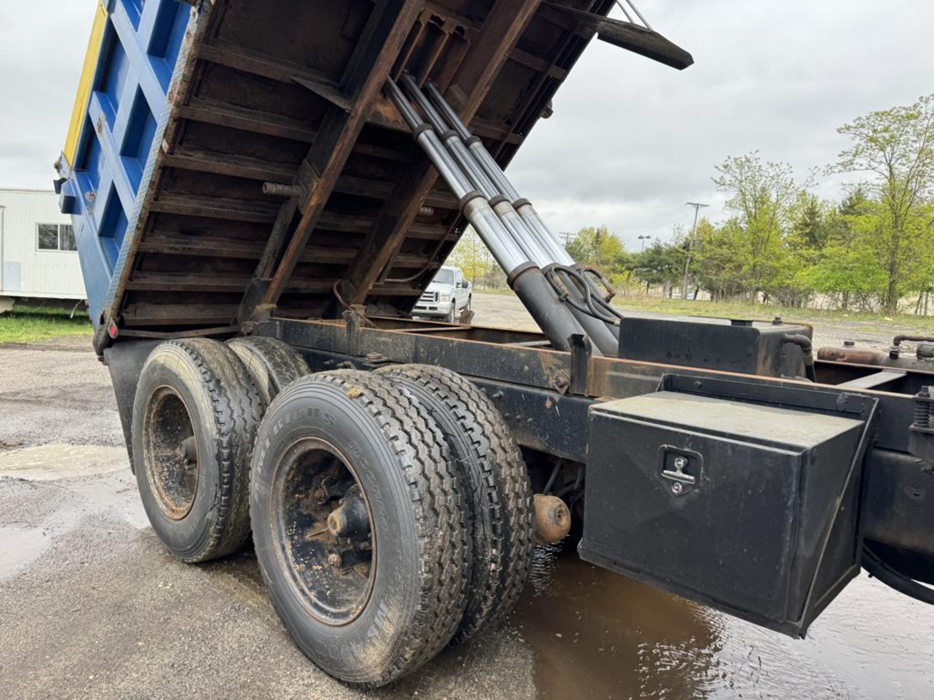 2002 Mack RD688SX Tandem Dump - Image 29 of 47