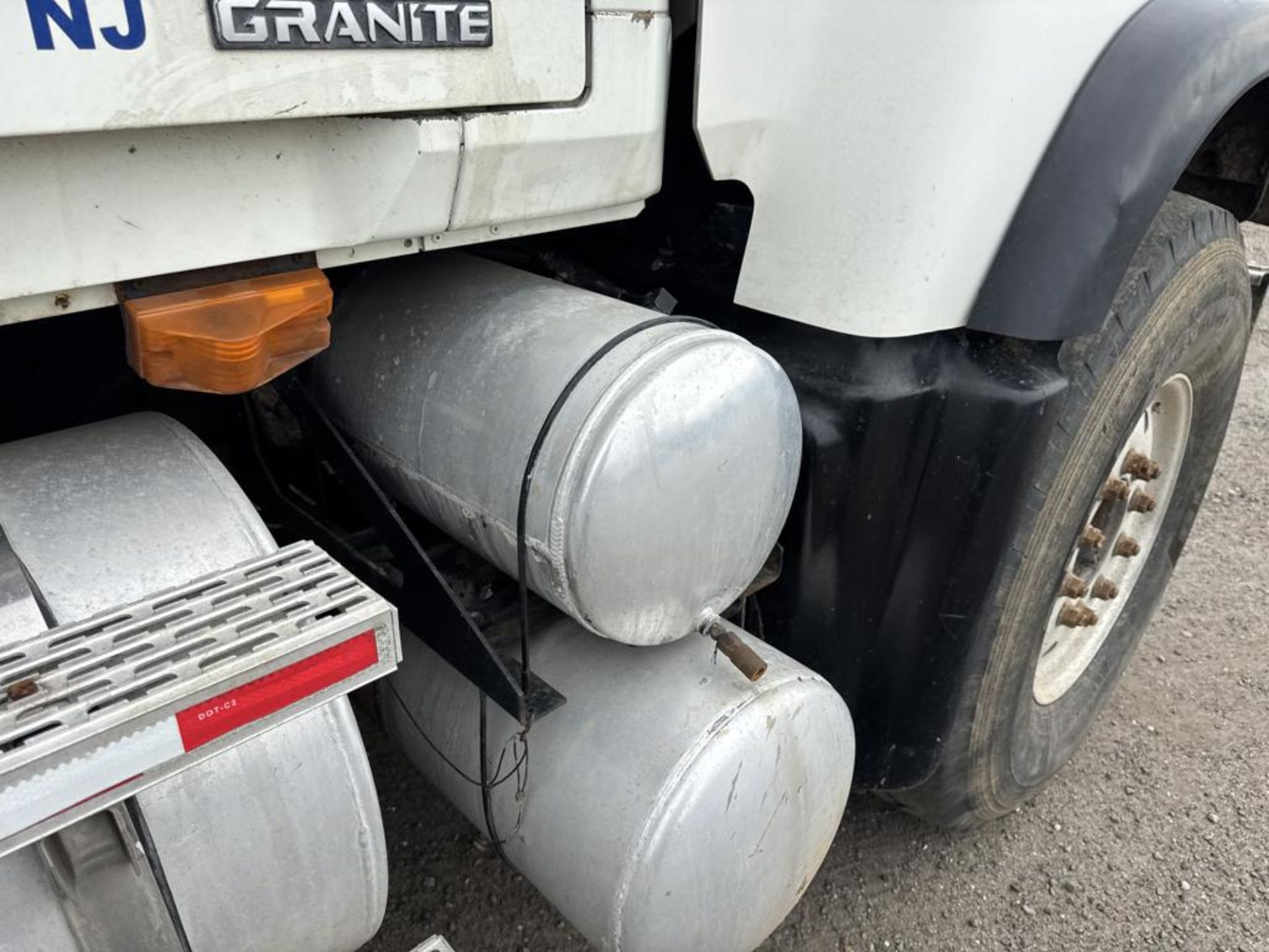 2006 Mack Granite Tri-Axle Dump - Image 34 of 44