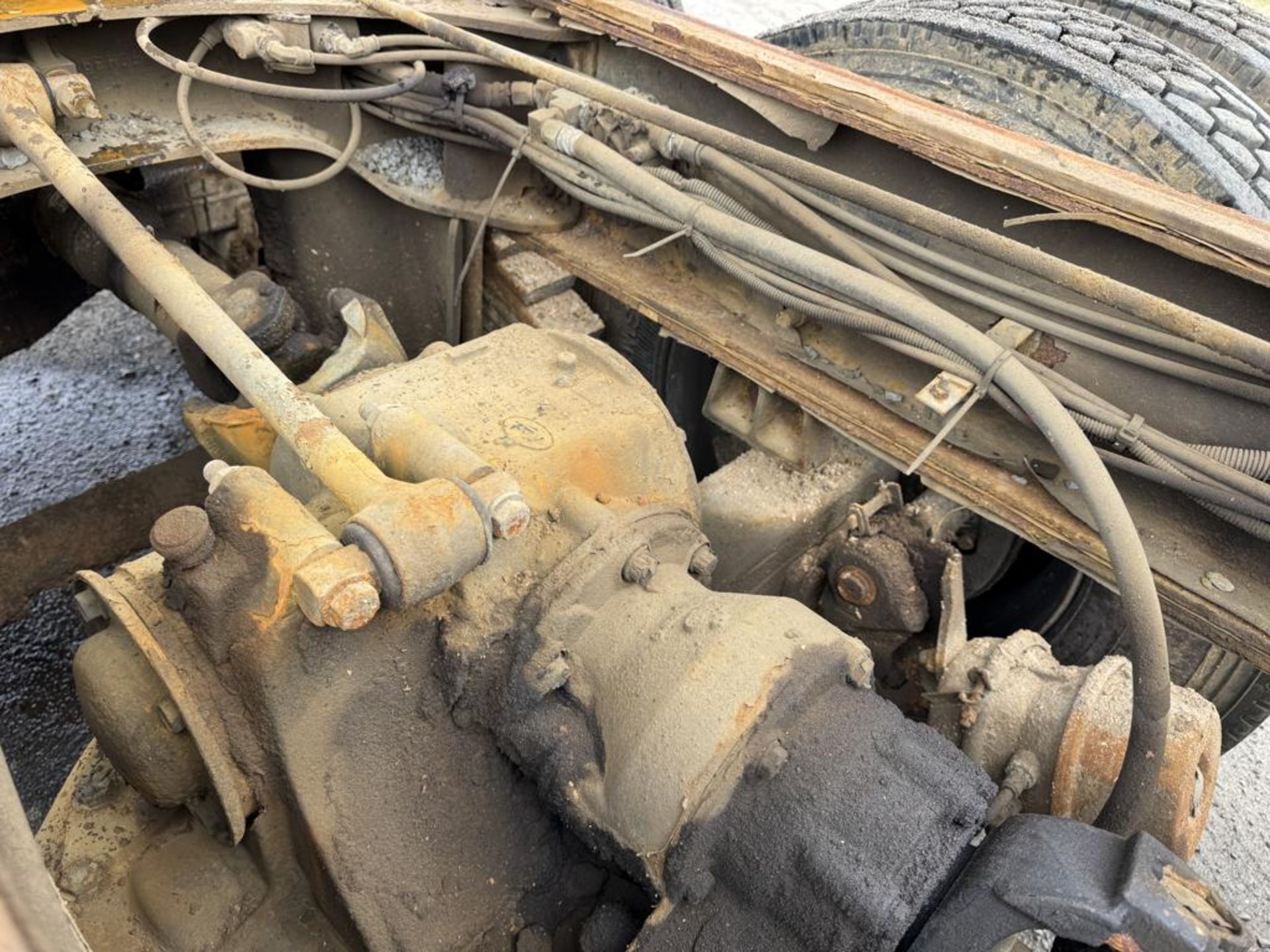 2006 Mack Granite Tri-Axle Dump - Image 31 of 44