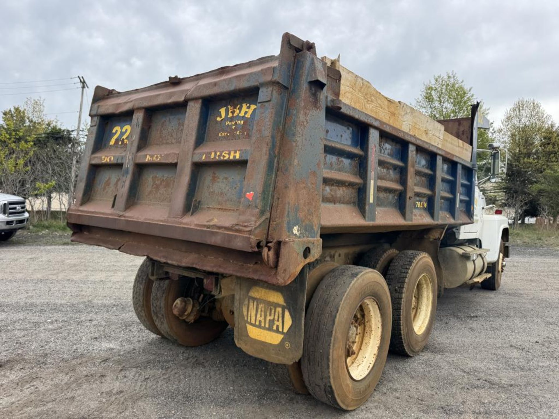 1986 Ford LTL 9000 Tandem Dump - Image 10 of 38