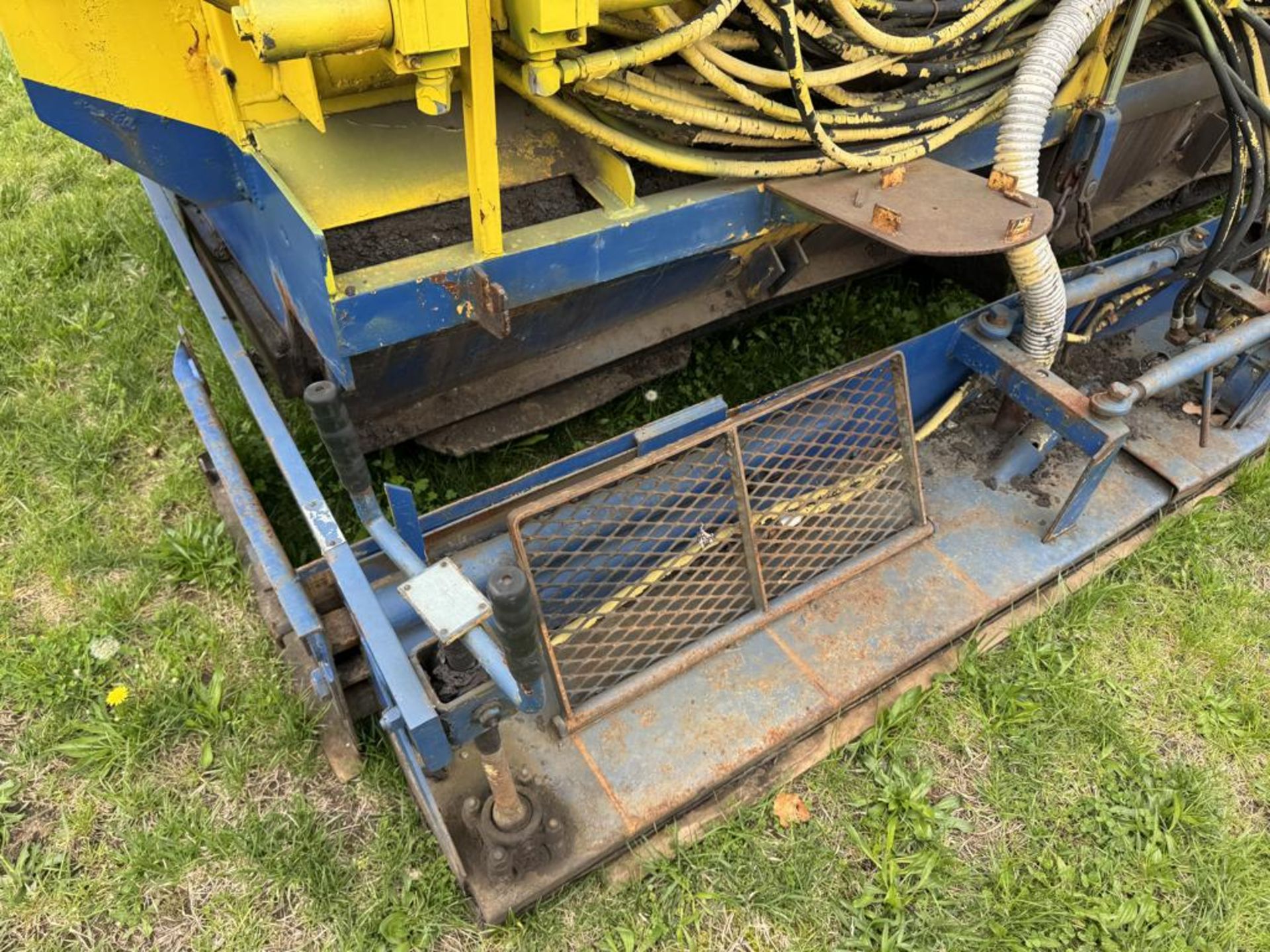 GEHL Powerbox T450 Asphalt Paver - Image 15 of 19