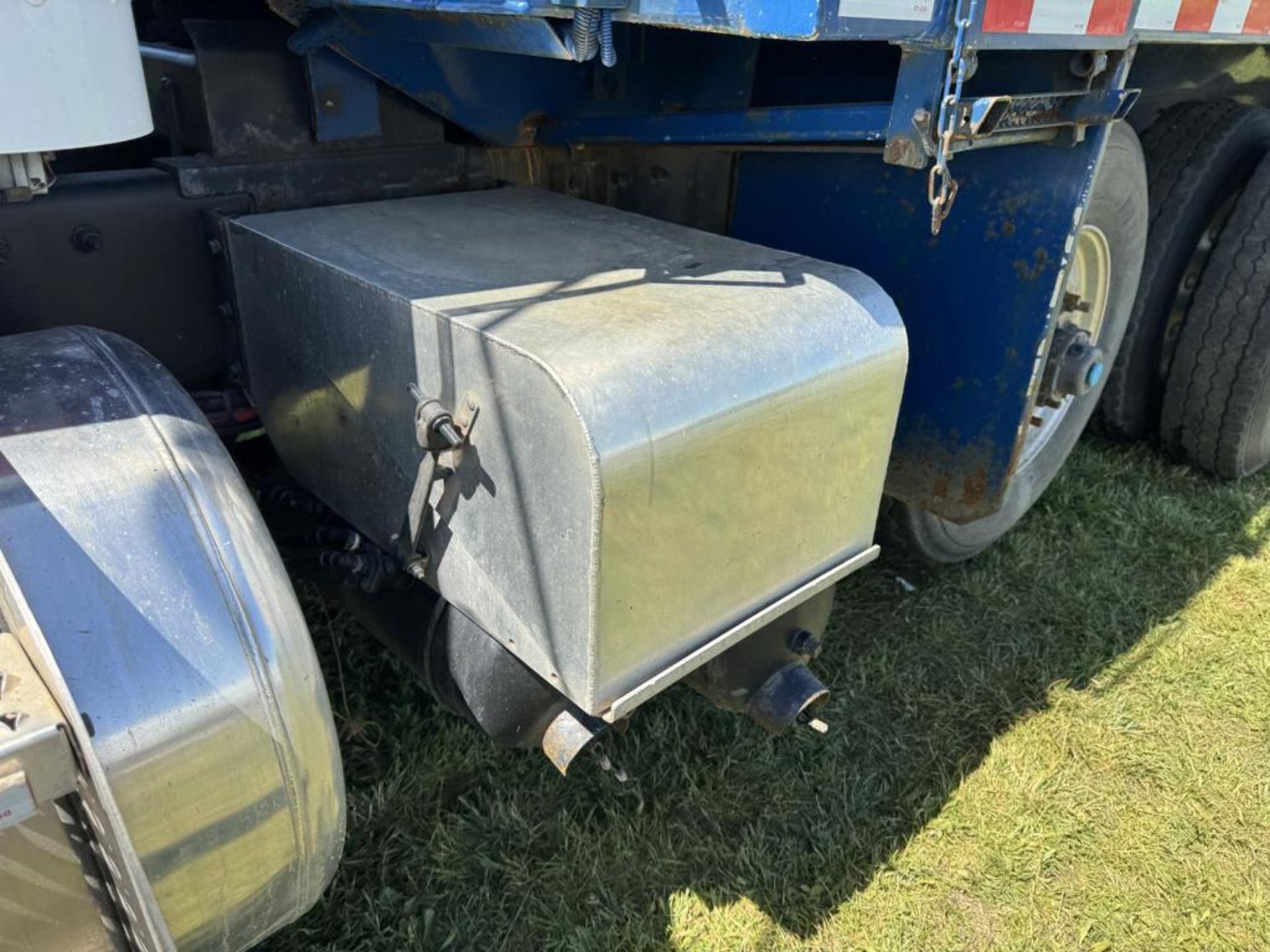 2016 Peterbilt 367 Tri-Axle Dump - Image 18 of 54