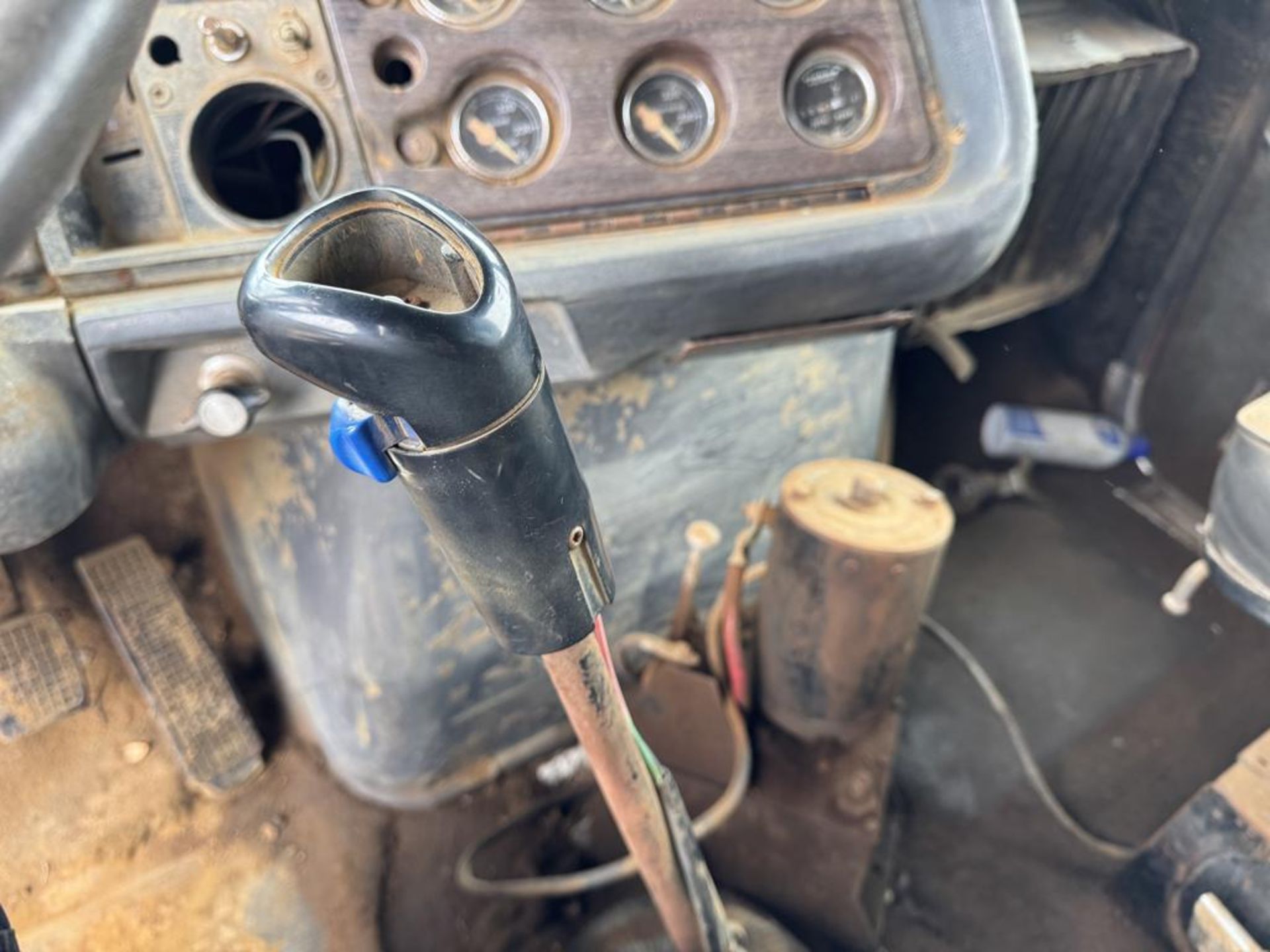 1986 Ford LTL 9000 Tandem Dump - Image 33 of 38