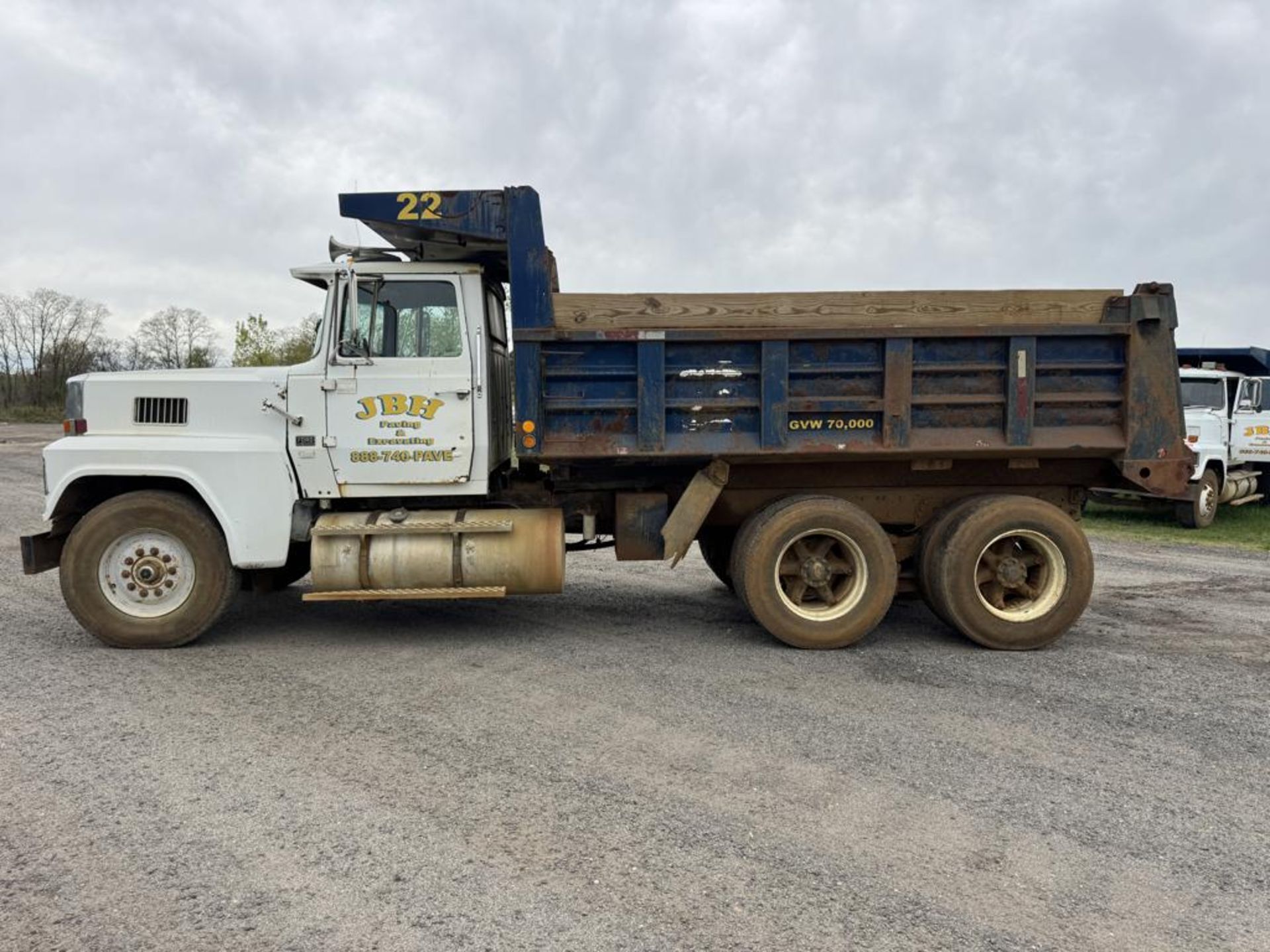 1986 Ford LTL 9000 Tandem Dump - Image 13 of 38