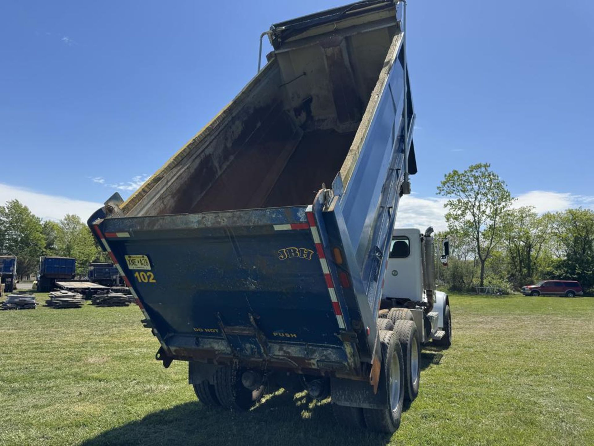 2016 Peterbilt 367 Tri-Axle Dump - Image 40 of 54