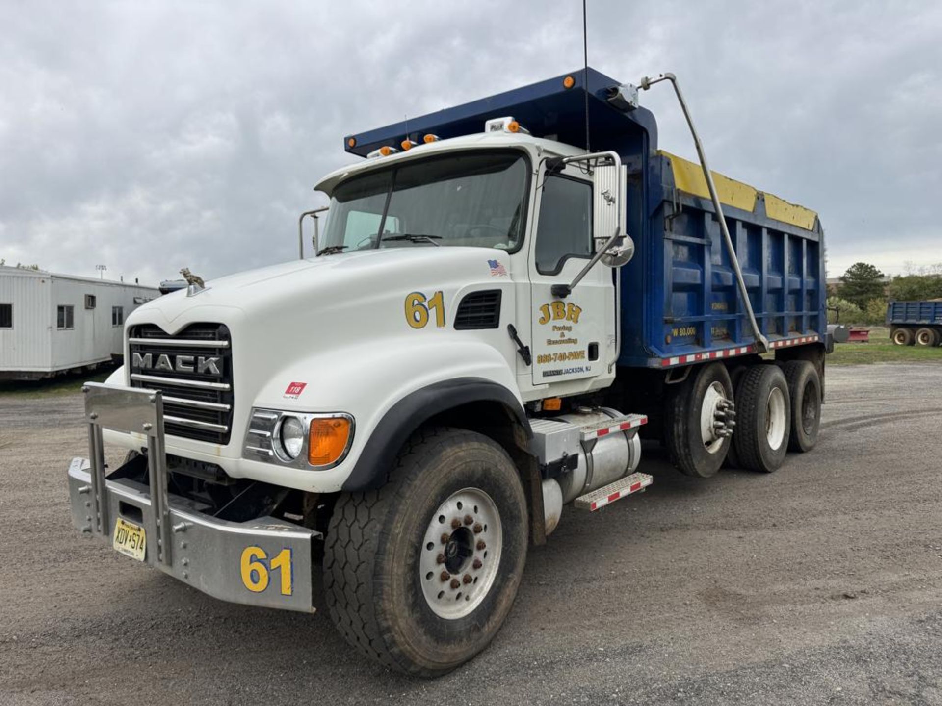2006 Mack Granite Tri-Axle Dump - Image 2 of 44