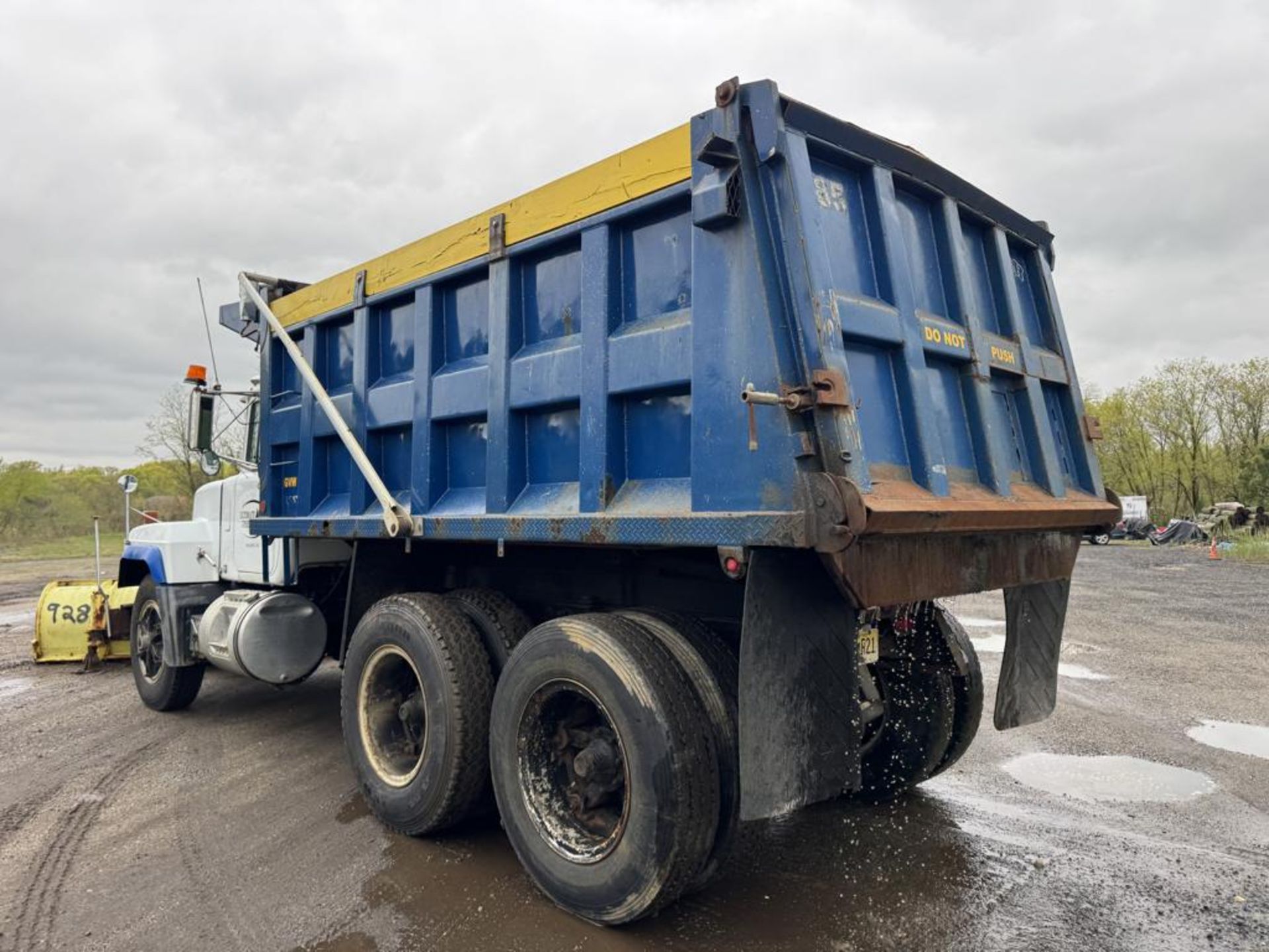 2002 Mack RD688SX Tandem Dump - Image 9 of 47