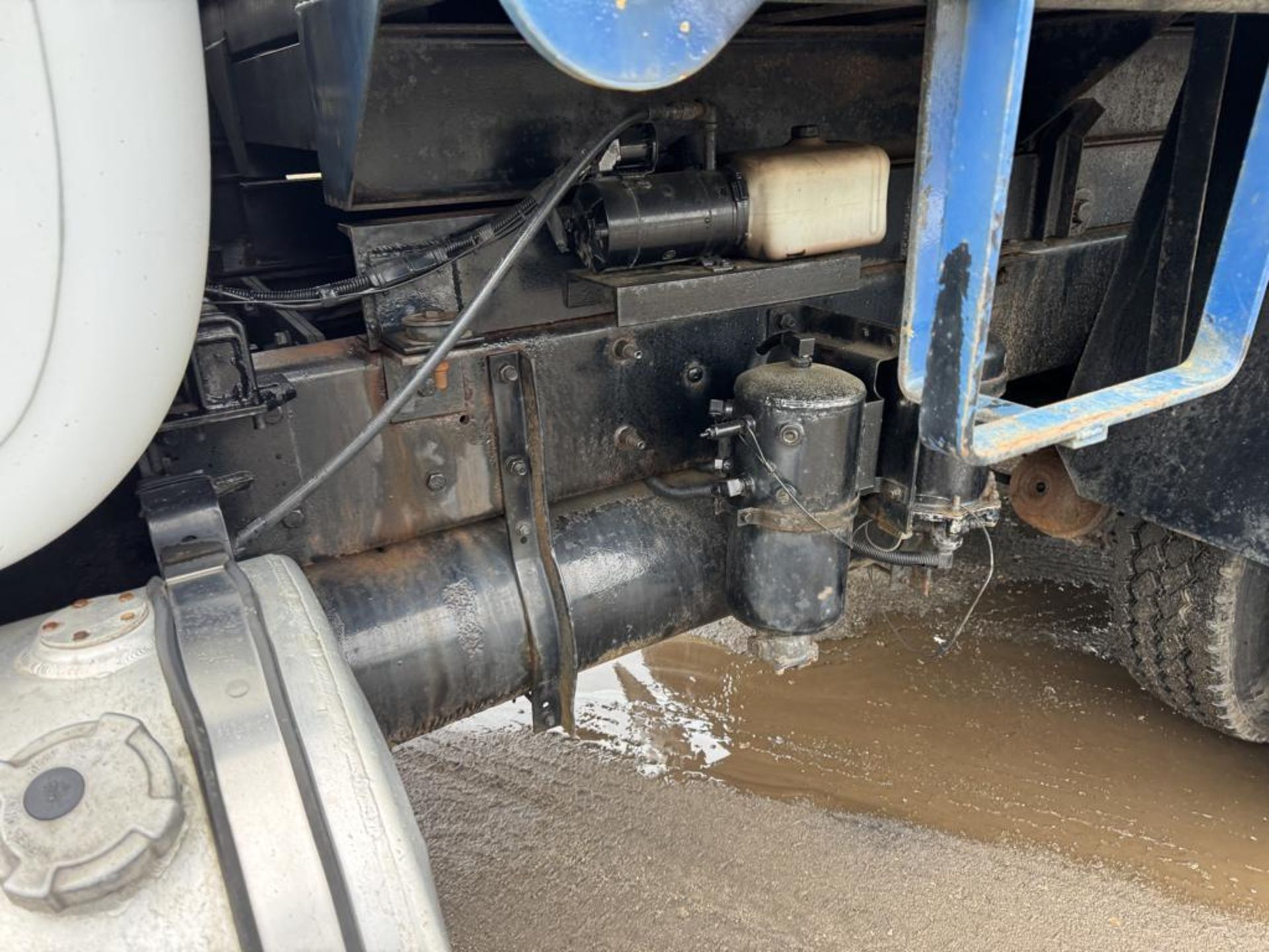 2002 Mack RD688SX Tandem Dump - Image 16 of 47