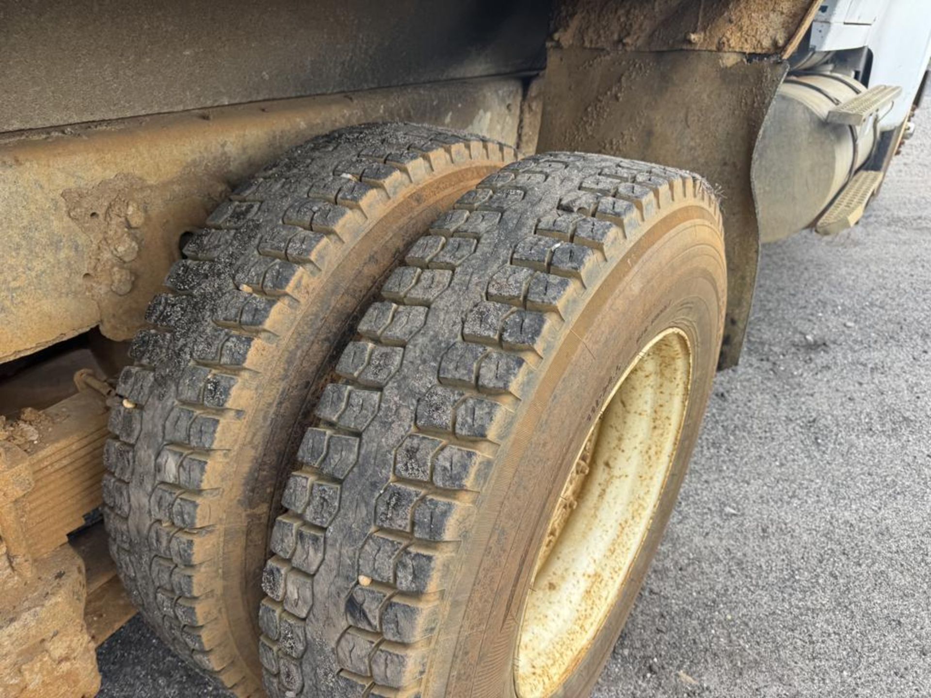1986 Ford LTL 9000 Tandem Dump - Image 24 of 38