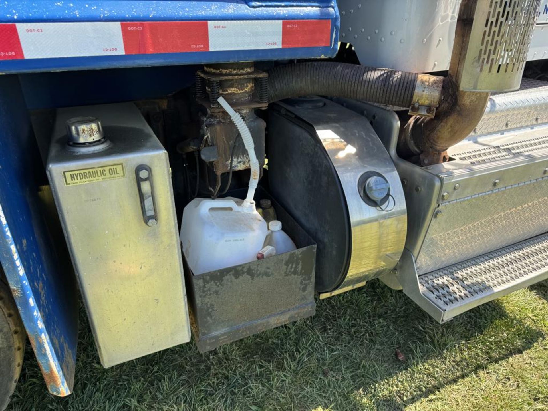 2016 Peterbilt 367 Tri-Axle Dump - Image 28 of 54
