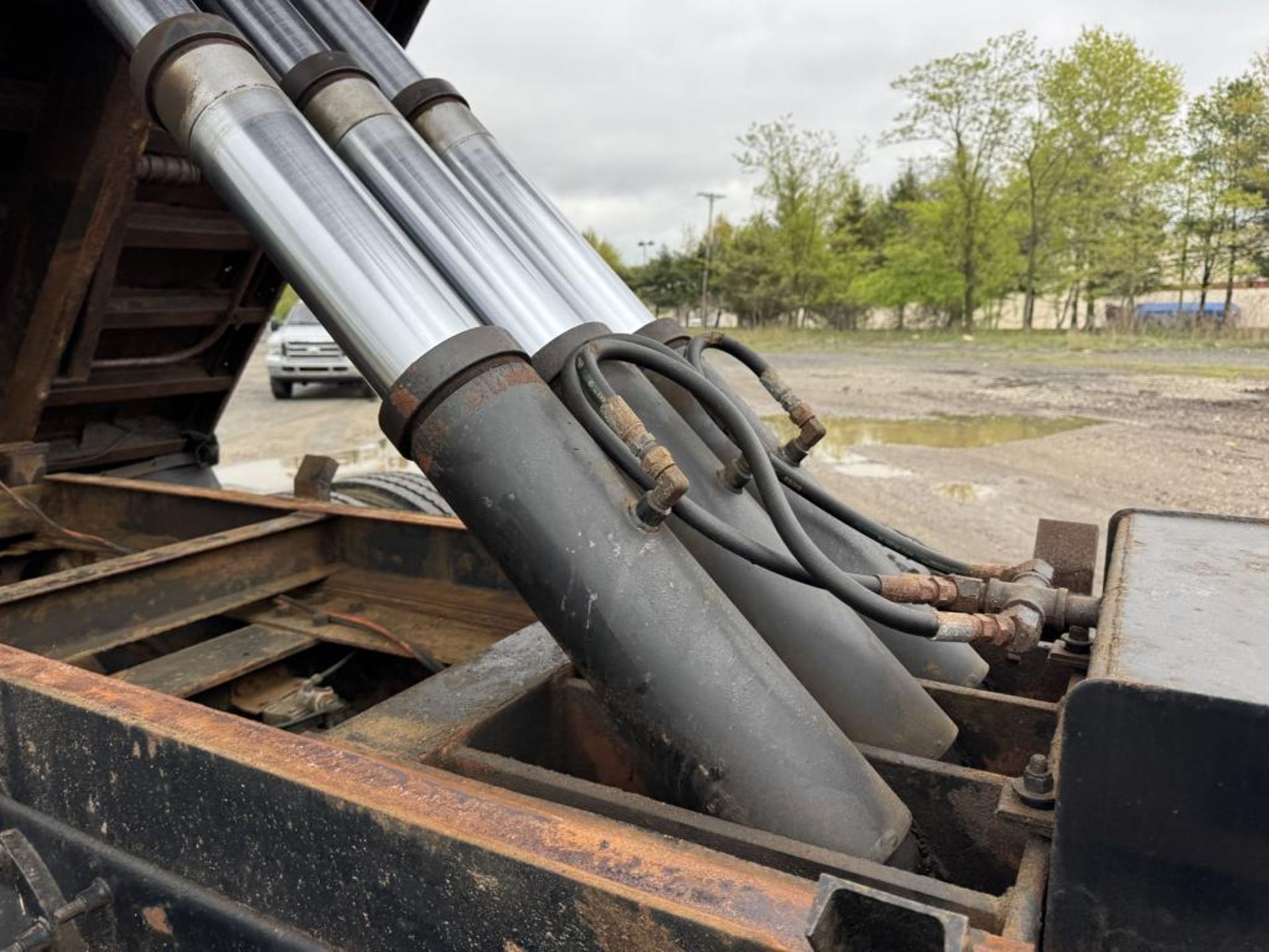 2002 Mack RD688SX Tandem Dump - Image 32 of 47