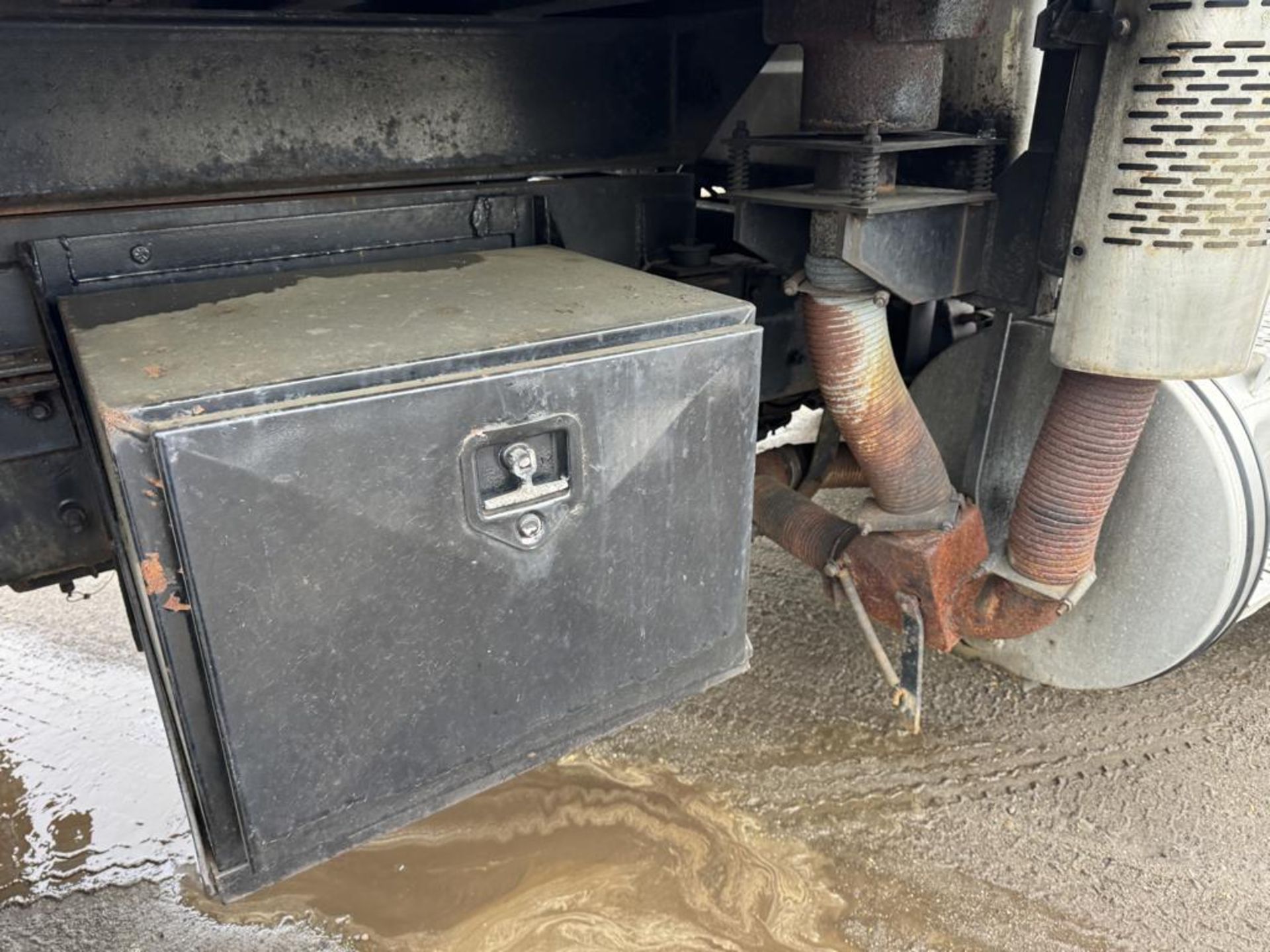 2002 Mack RD688SX Tandem Dump - Image 25 of 47